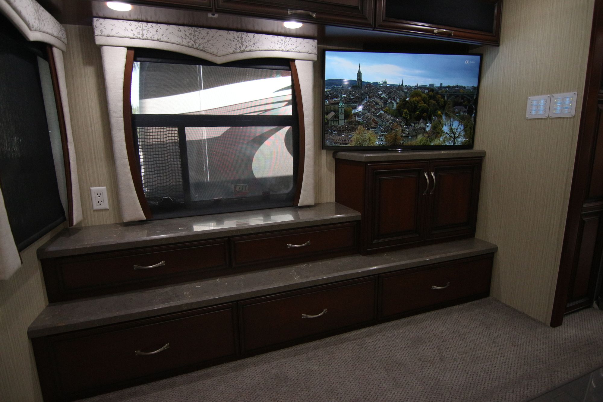 Used 2011 Newmar Mountain Aire 4344 Class A  For Sale