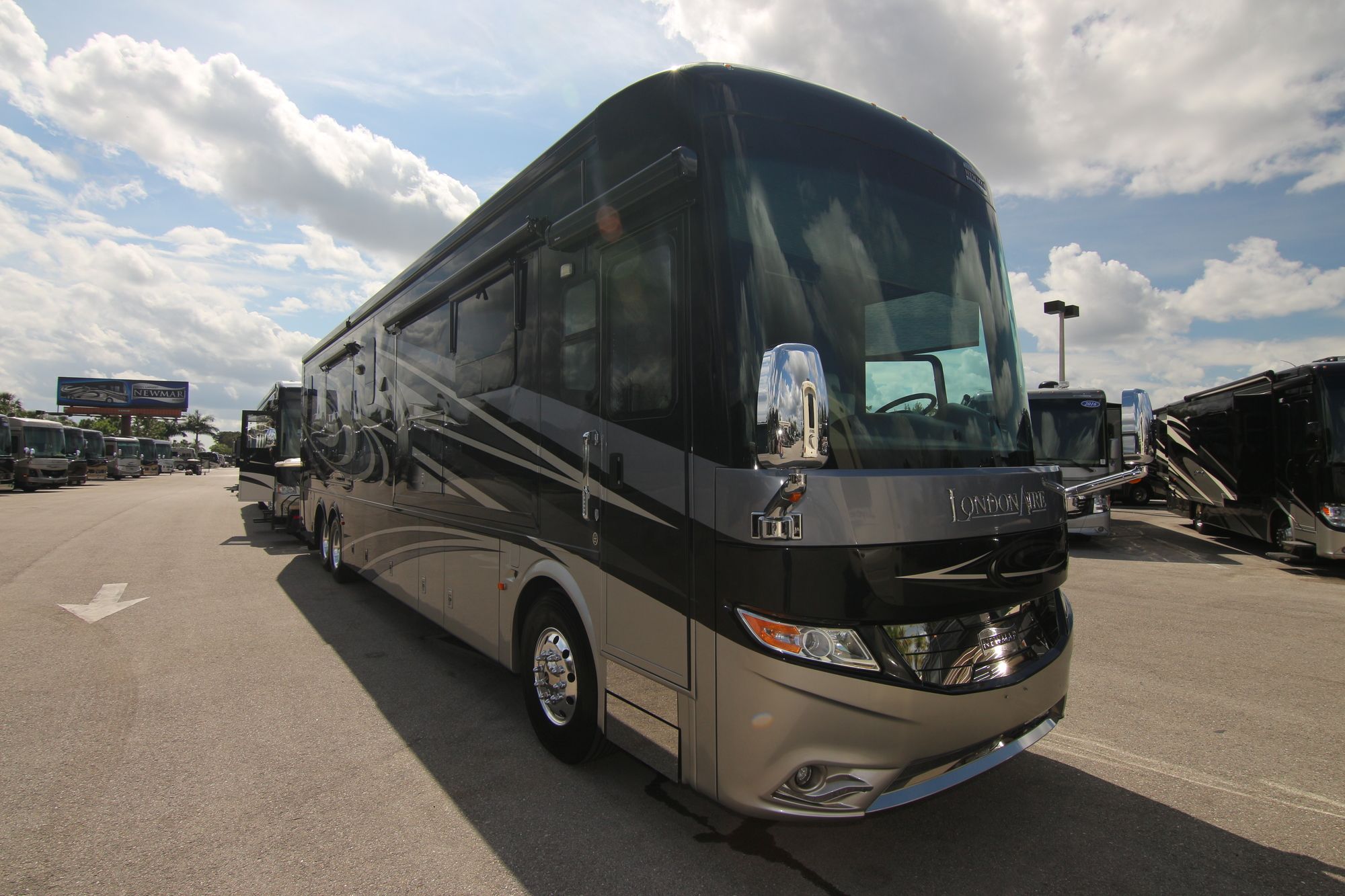 Used 2015 Newmar London Aire 4503 Class A  For Sale