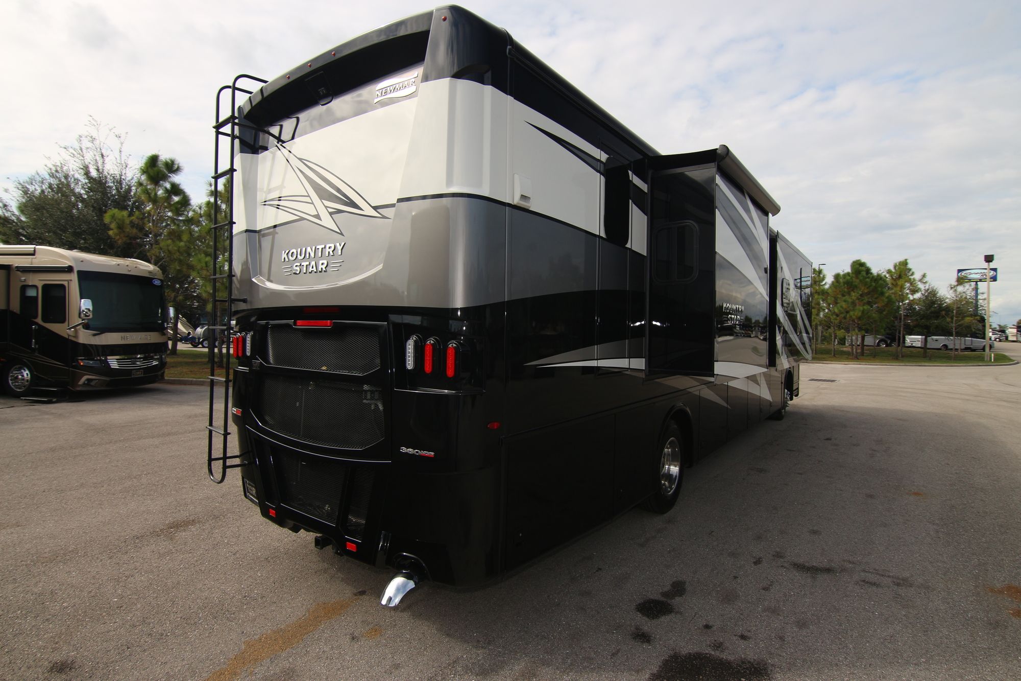 New 2020 Newmar Kountry Star 4037 Class A  For Sale