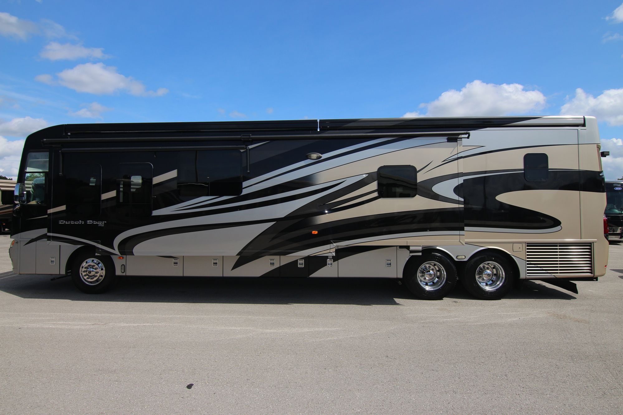 Used 2015 Newmar Dutch Star 4369 Class A  For Sale