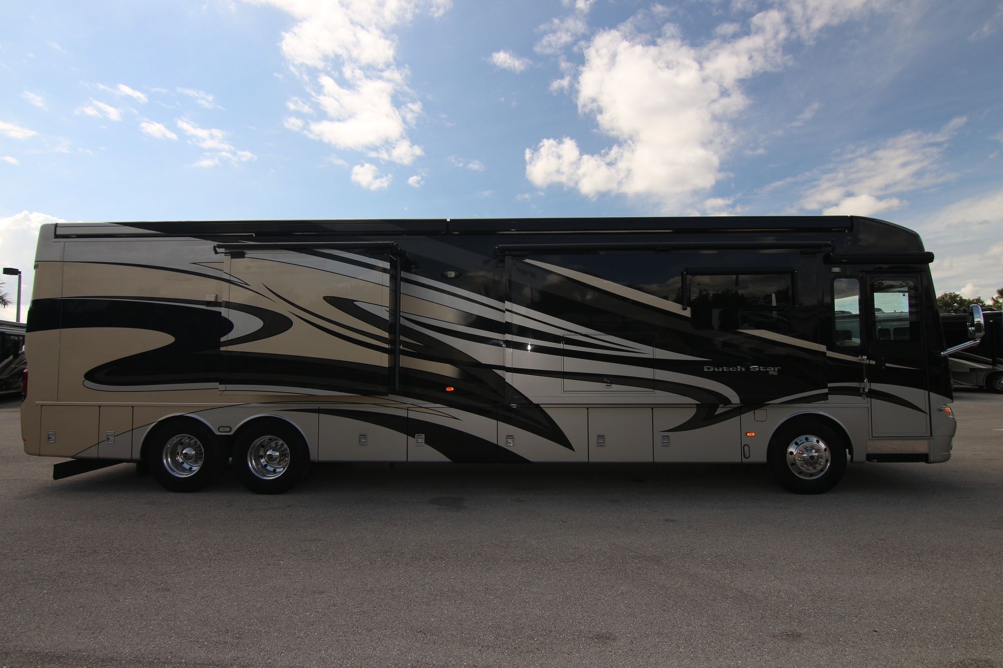 Used 2015 Newmar Dutch Star 4369 Class A  For Sale