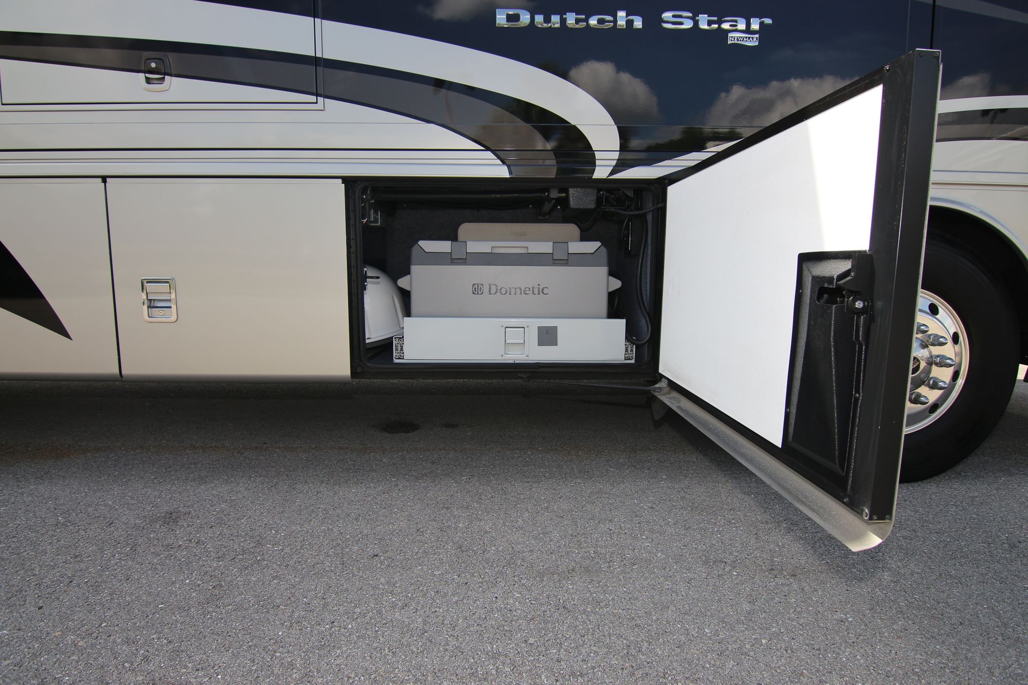 Used 2015 Newmar Dutch Star 4369 Class A  For Sale