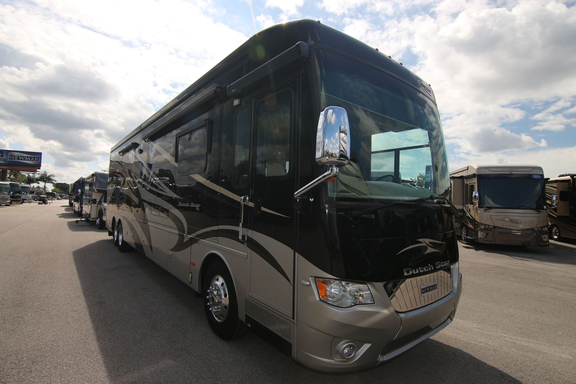 Used 2015 Newmar Dutch Star 4369 Class A  For Sale