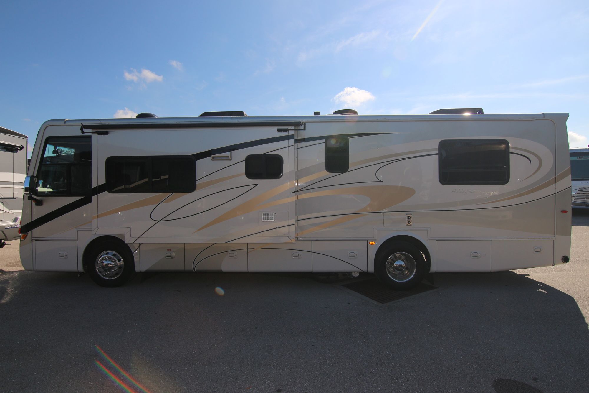 Used 2012 Tiffin Motor Homes Breeze 32BR Class A  For Sale