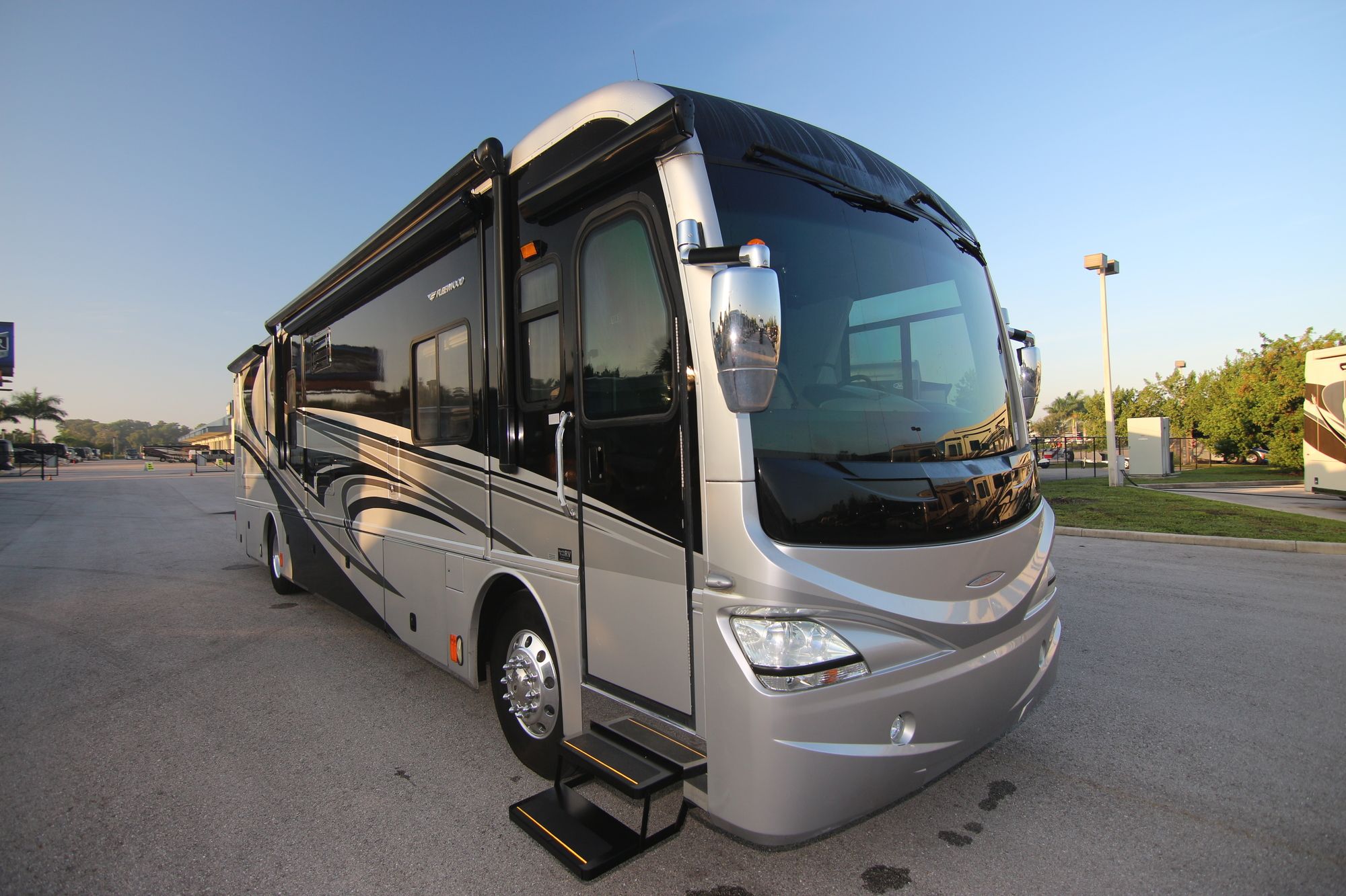 Used 2008 Fleetwood Revolution Le 40R Class A  For Sale