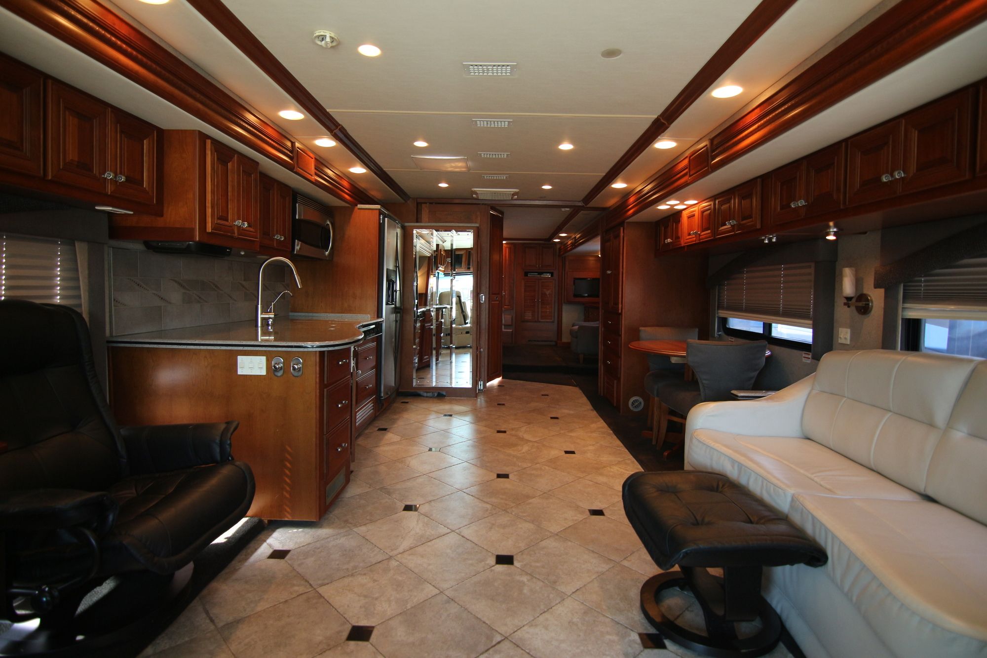 Used 2008 Fleetwood Revolution Le 40R Class A  For Sale