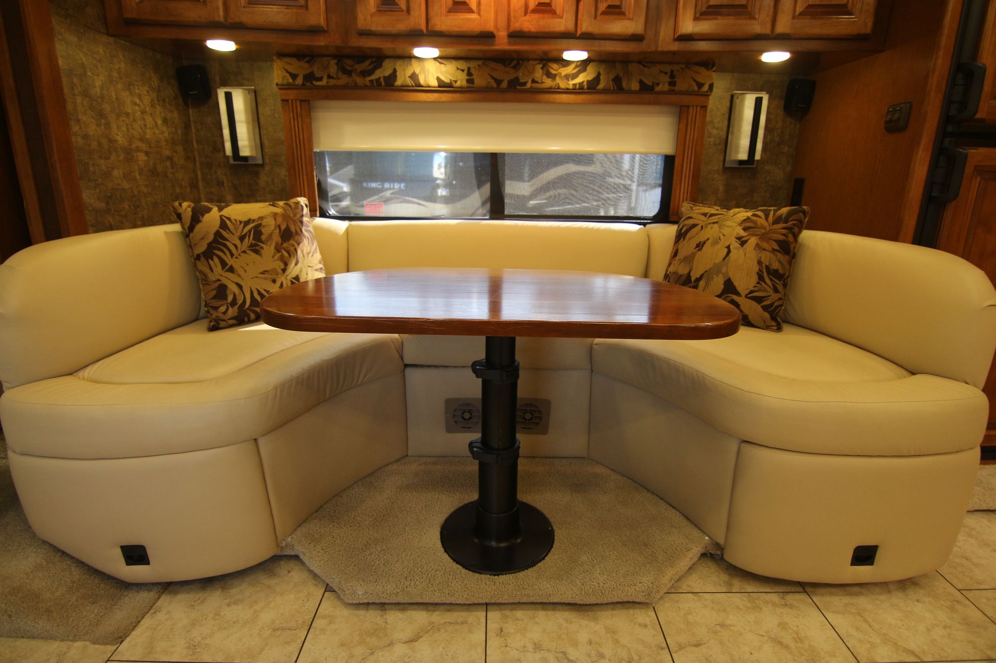 Used 2012 Tiffin Motor Homes Breeze 32BR Class A  For Sale