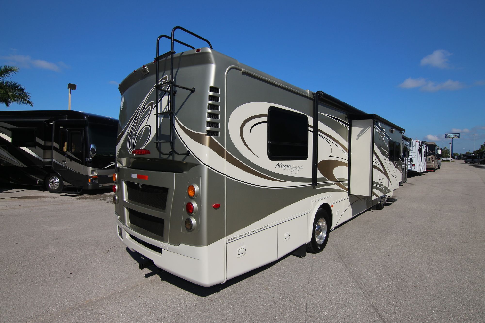 Used 2012 Tiffin Motor Homes Breeze 32BR Class A  For Sale