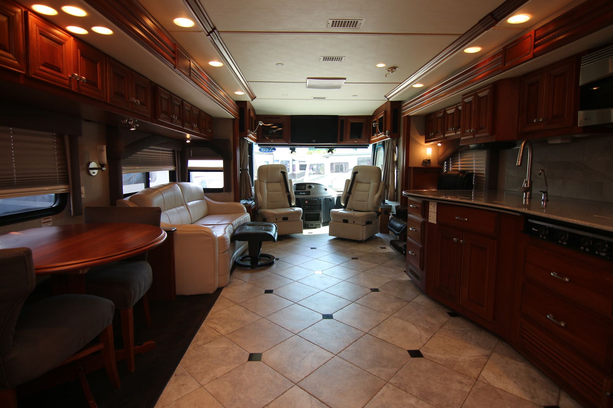 Used 2008 Fleetwood Revolution Le 40R Class A  For Sale