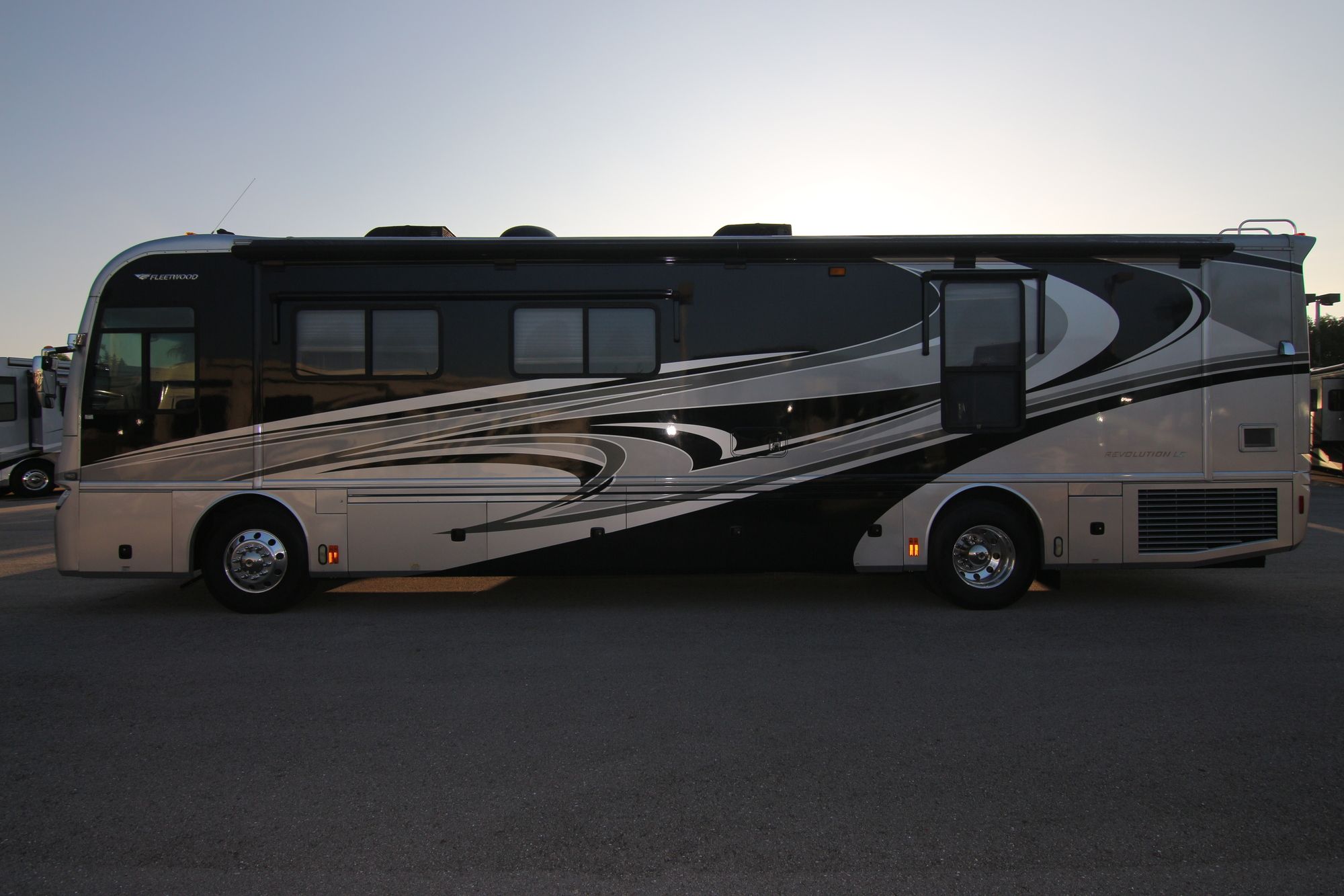 Used 2008 Fleetwood Revolution Le 40R Class A  For Sale