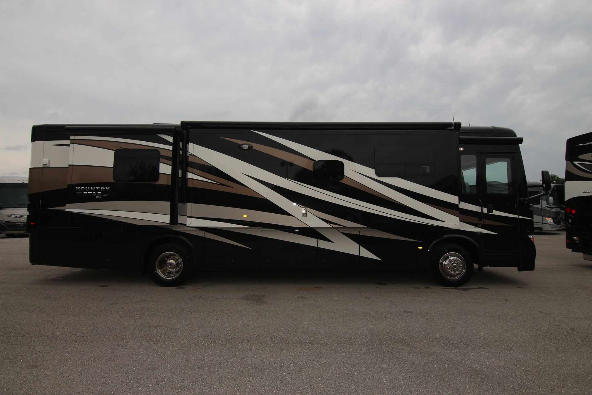 New 2020 Newmar Kountry Star 3717 Class A  For Sale
