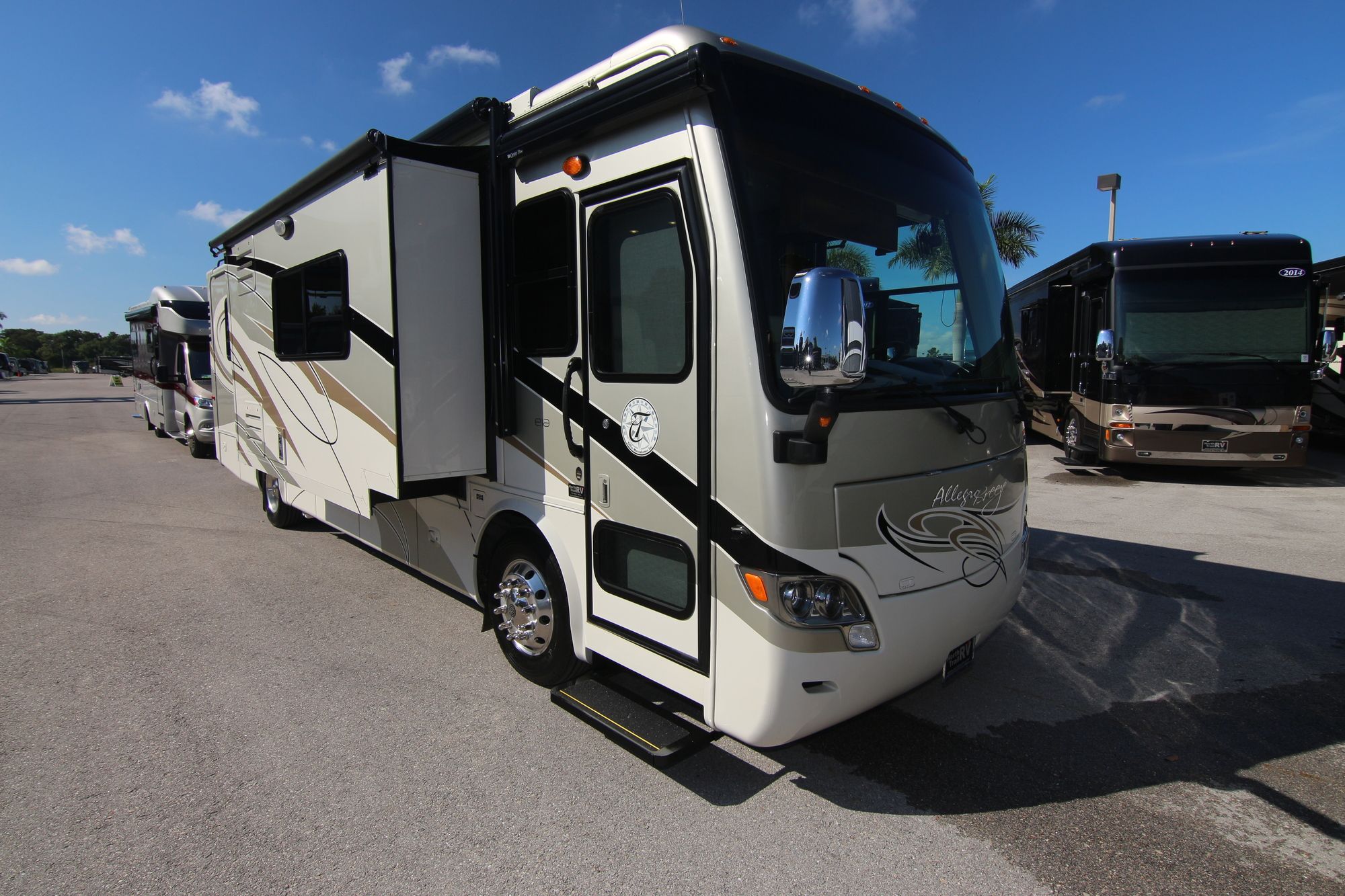 Used 2012 Tiffin Motor Homes Breeze 32BR Class A  For Sale