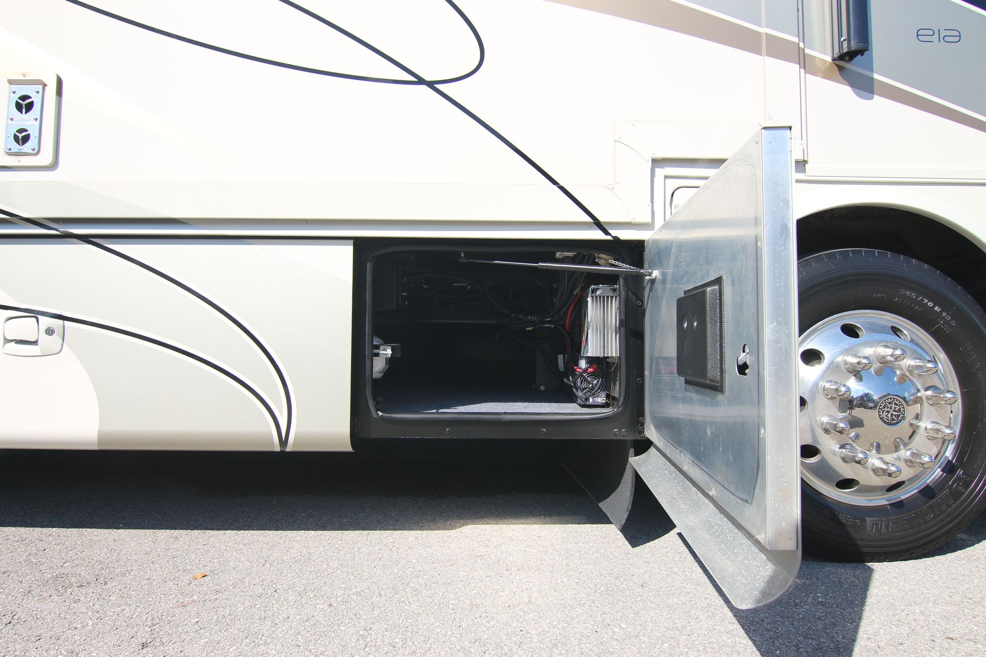 Used 2012 Tiffin Motor Homes Breeze 32BR Class A  For Sale