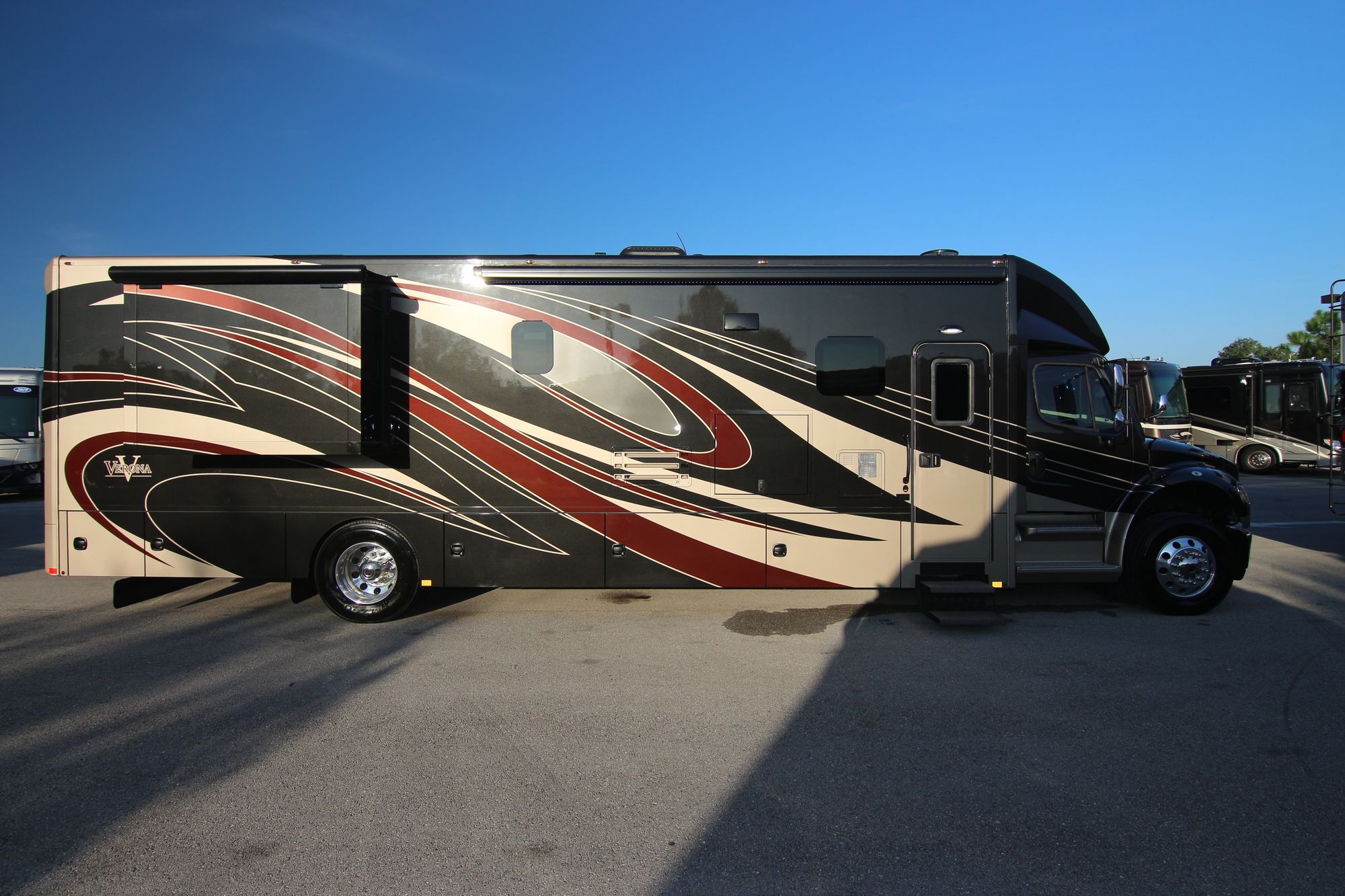 Used 2018 Renegade Rv Verona 40VRB Super C  For Sale