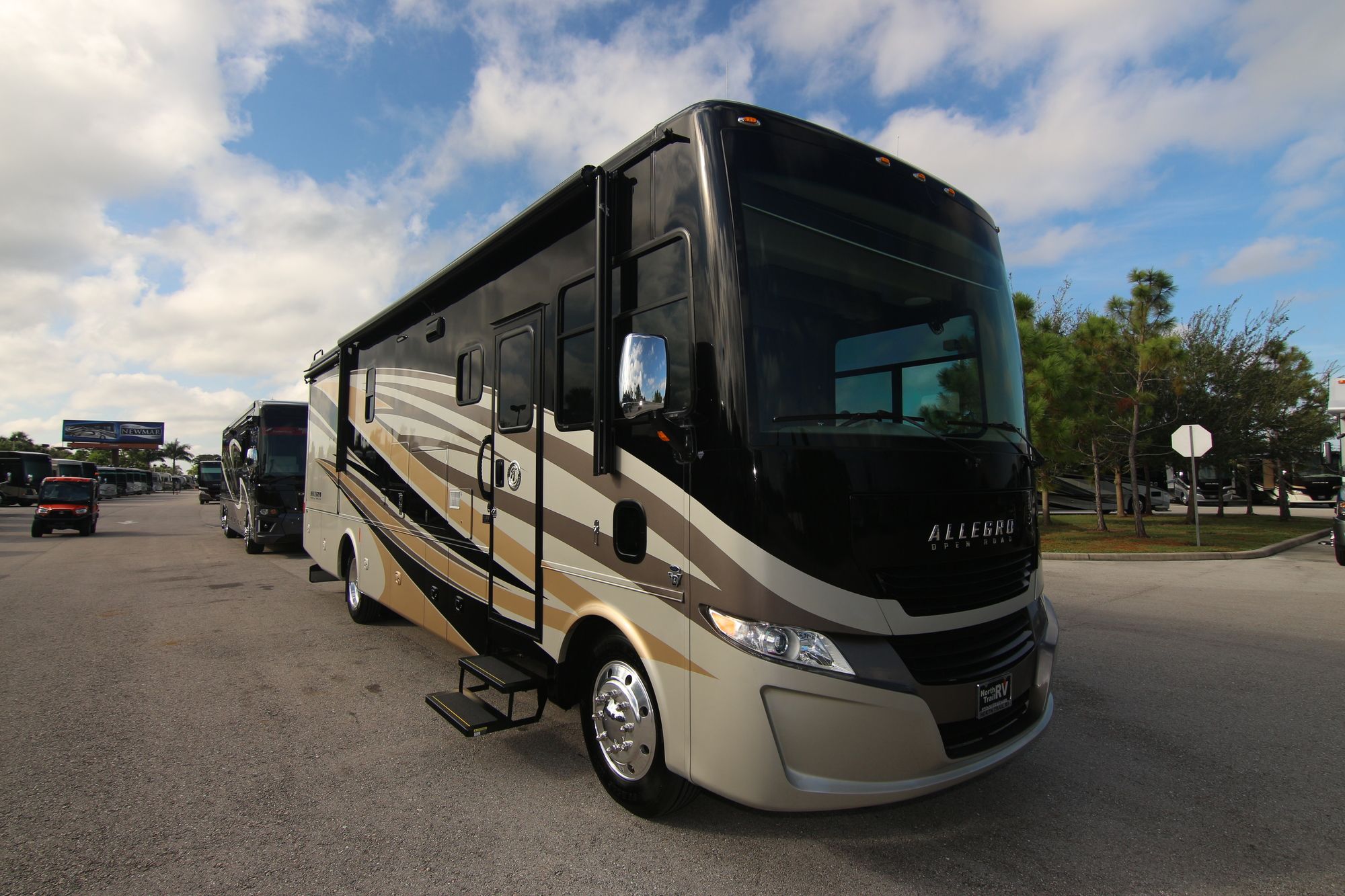 Used 2017 Tiffin Motor Homes Allegro 32SA Class A  For Sale