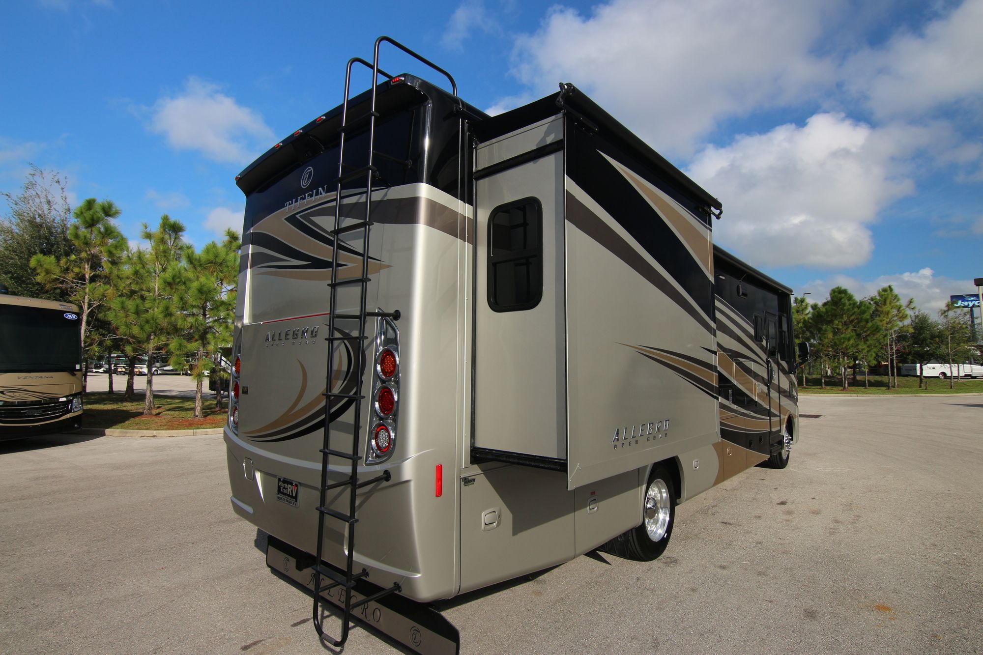 Used 2017 Tiffin Motor Homes Allegro 32SA Class A  For Sale