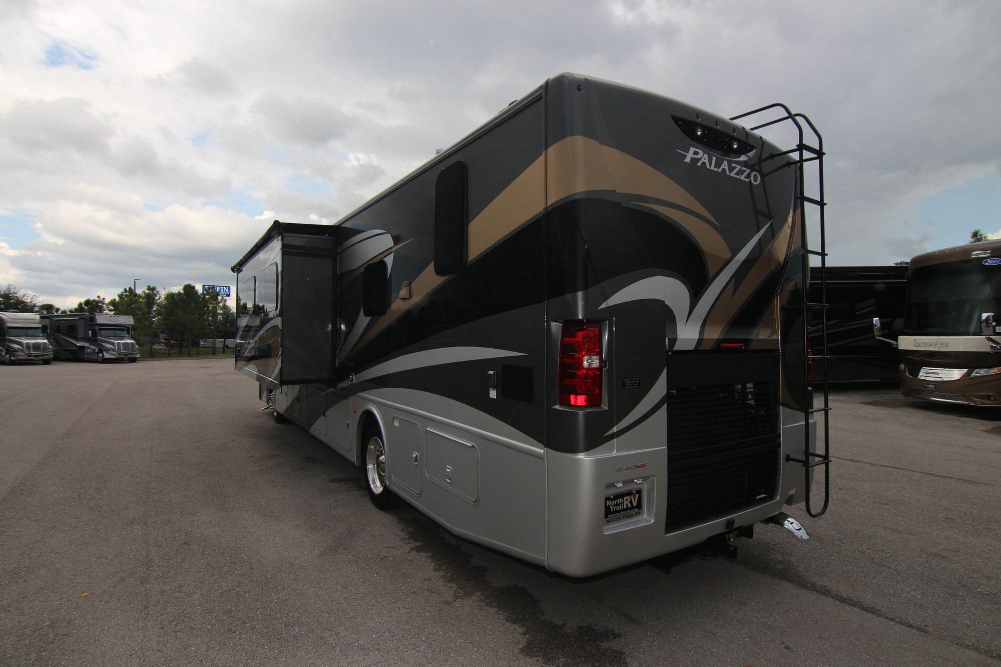 Used 2018 Thor Palazzo 36.3 Class A  For Sale