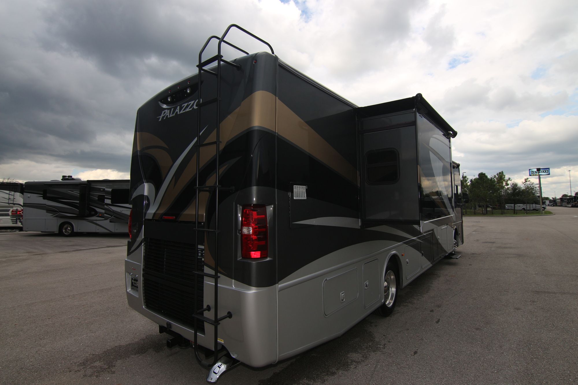 Used 2018 Thor Palazzo 36.3 Class A  For Sale