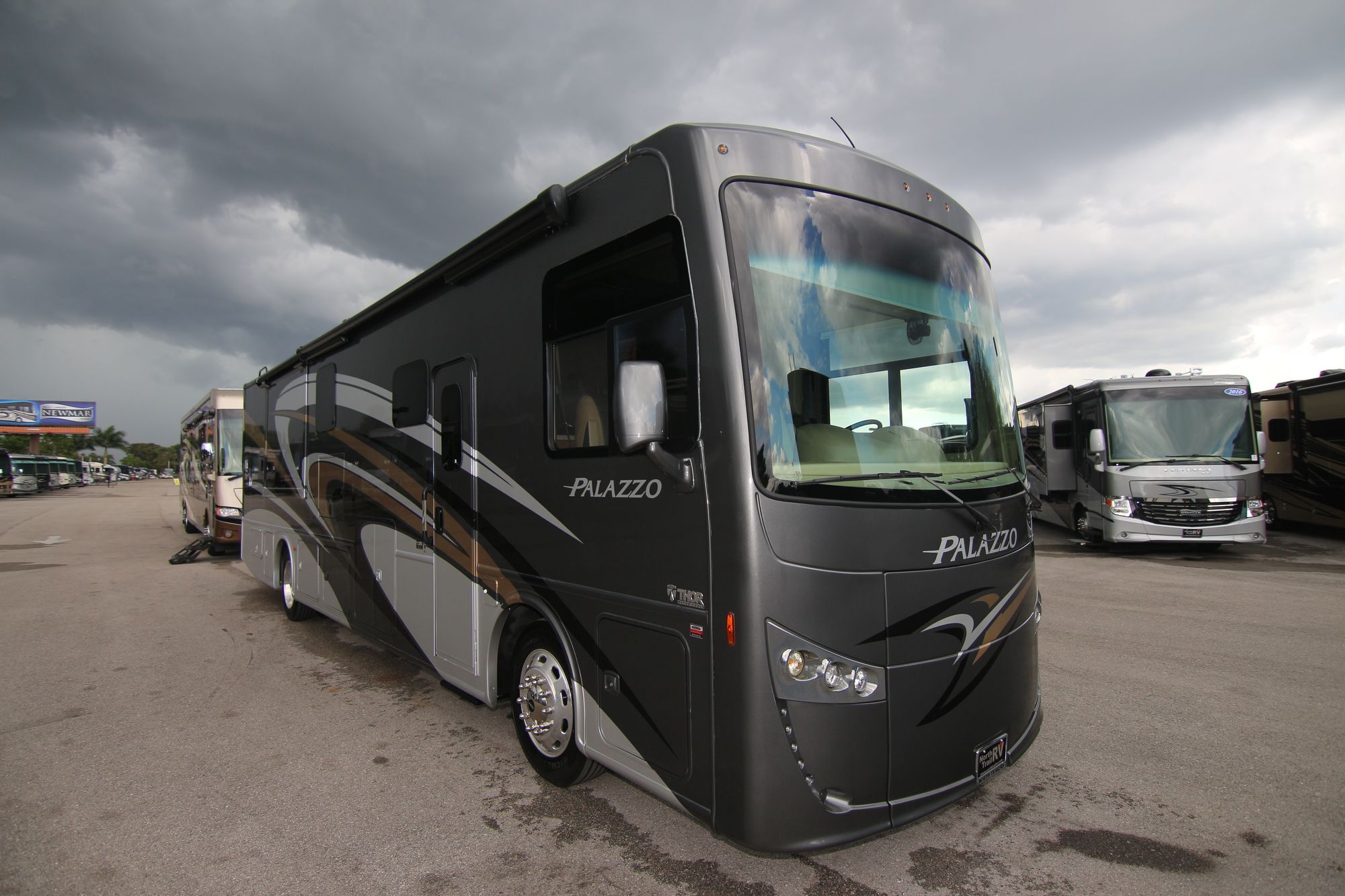 Used 2018 Thor Palazzo 36.3 Class A  For Sale