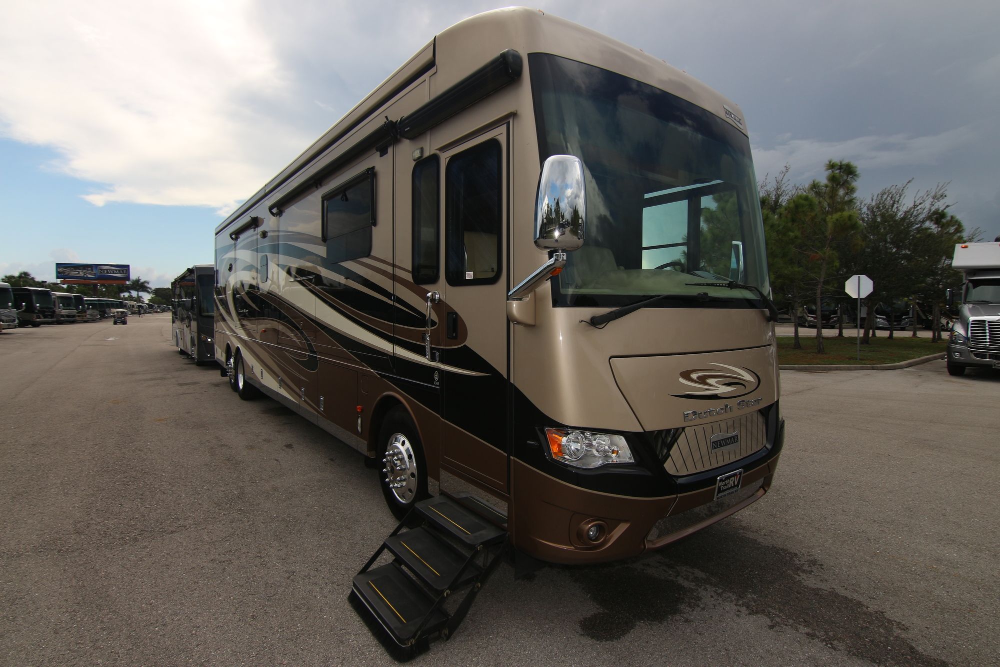 Used 2016 Newmar Dutch Star 4369 Class A  For Sale