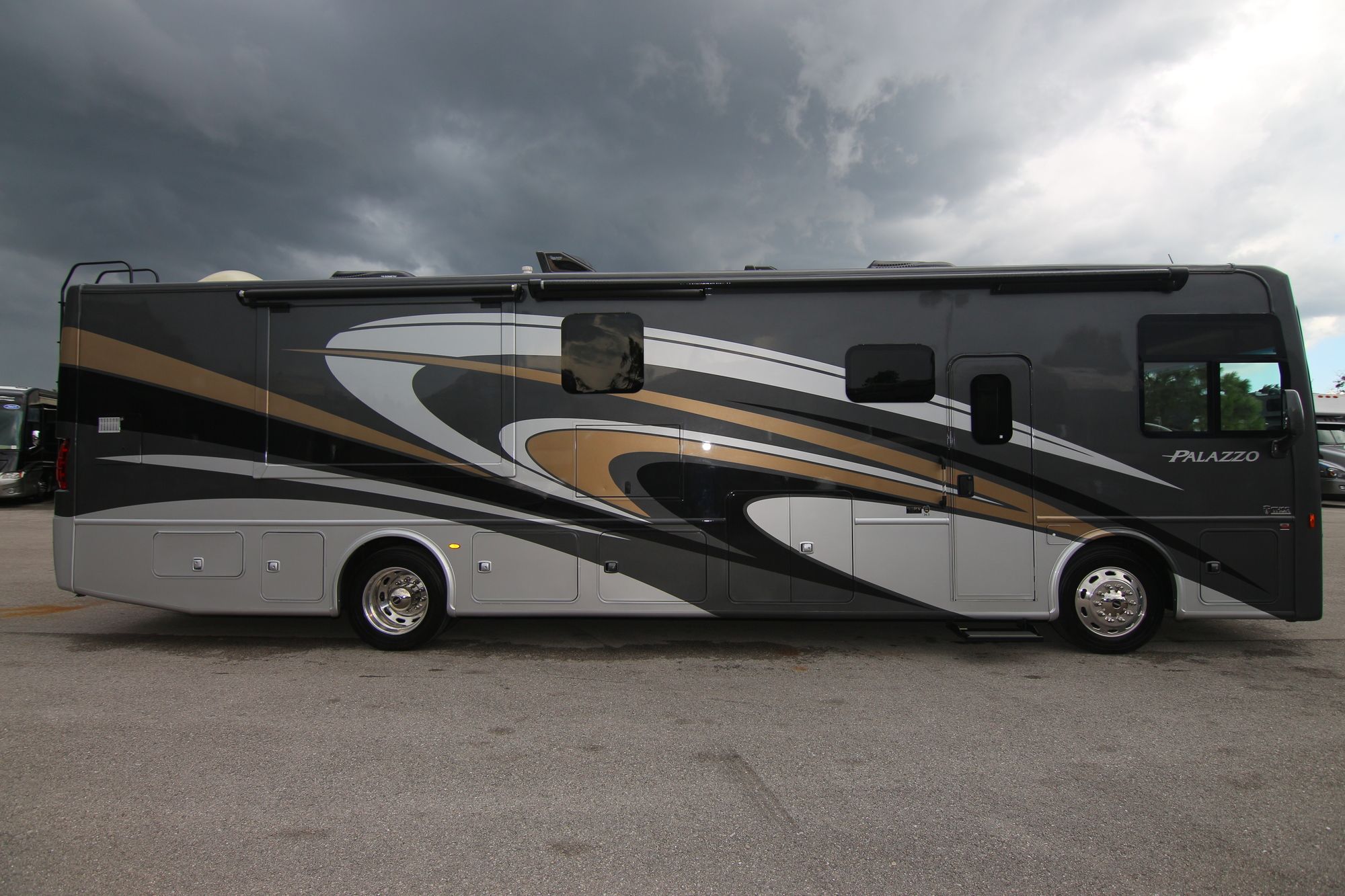 Used 2018 Thor Palazzo 36.3 Class A  For Sale