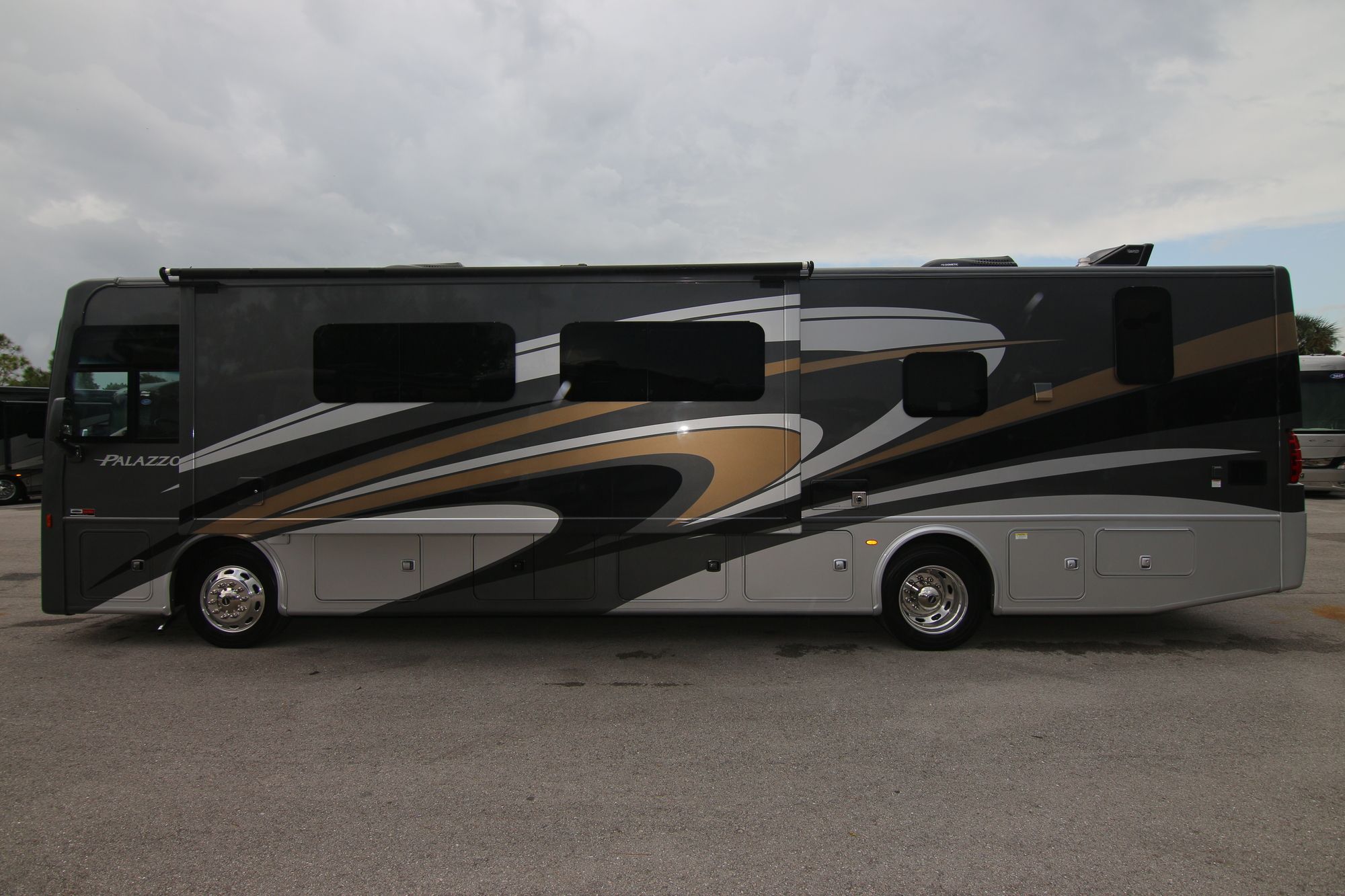 Used 2018 Thor Palazzo 36.3 Class A  For Sale