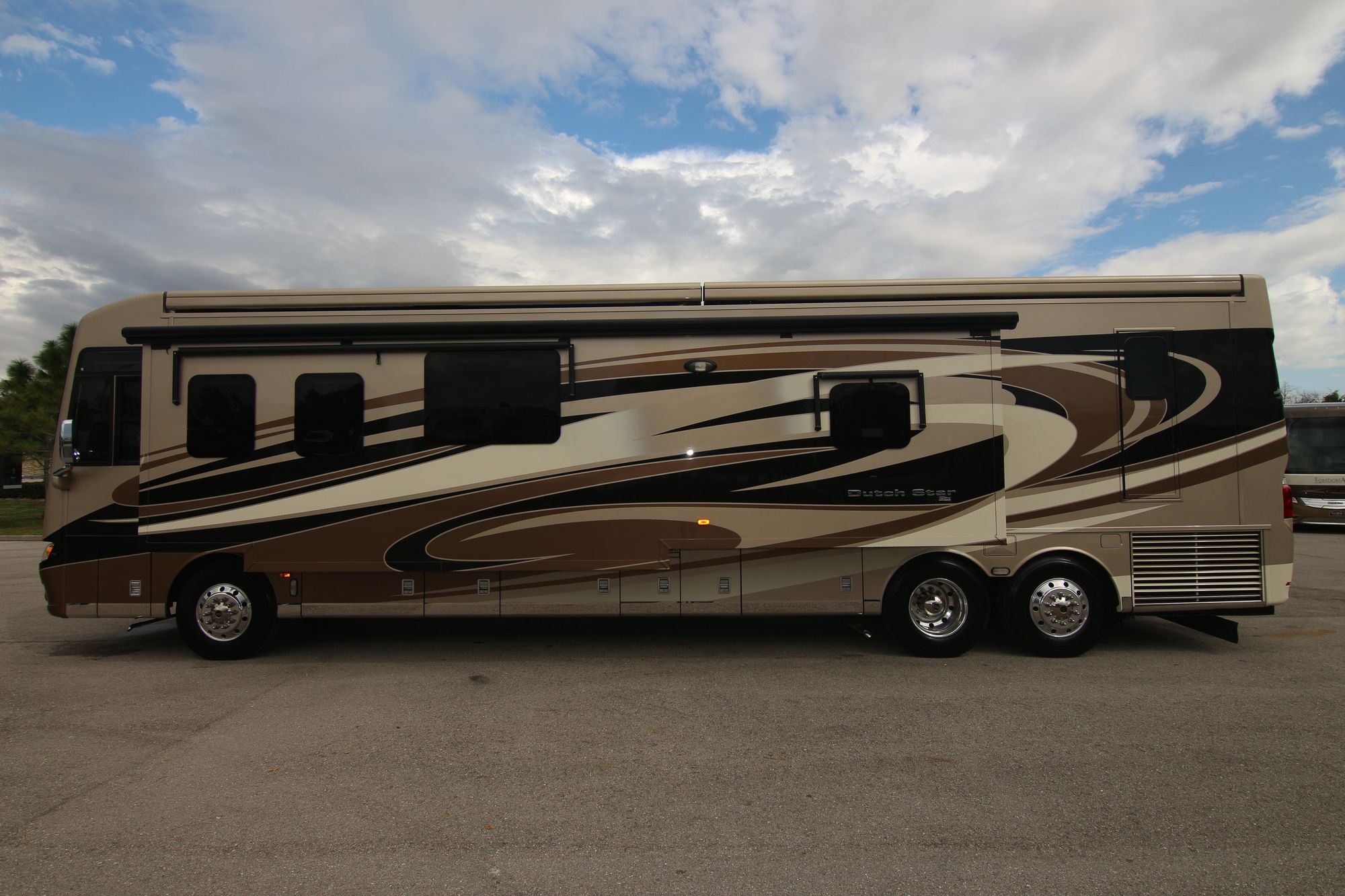 Used 2016 Newmar Dutch Star 4369 Class A  For Sale