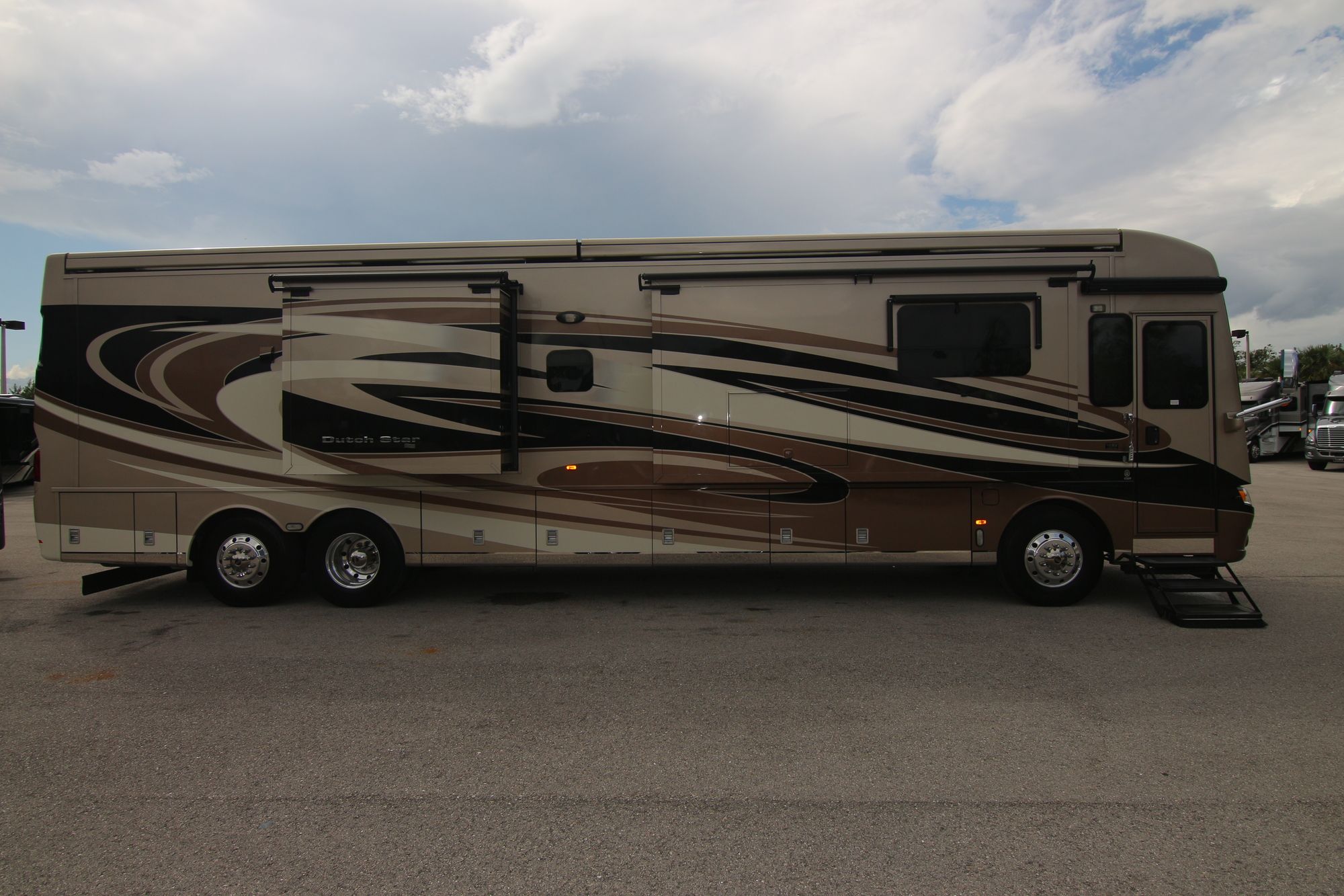 Used 2016 Newmar Dutch Star 4369 Class A  For Sale