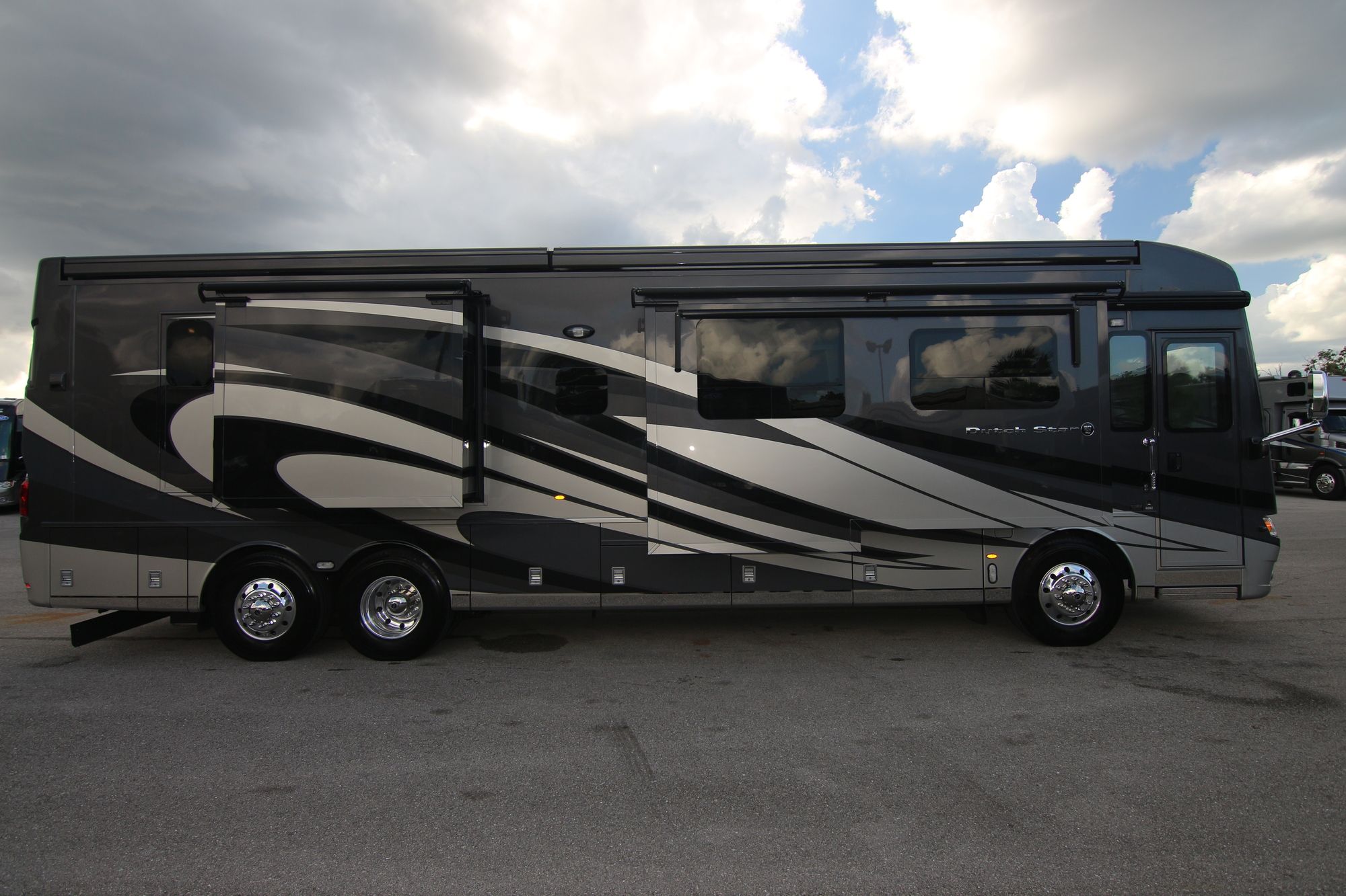 Used 2018 Newmar Dutch Star 4002 Class A  For Sale