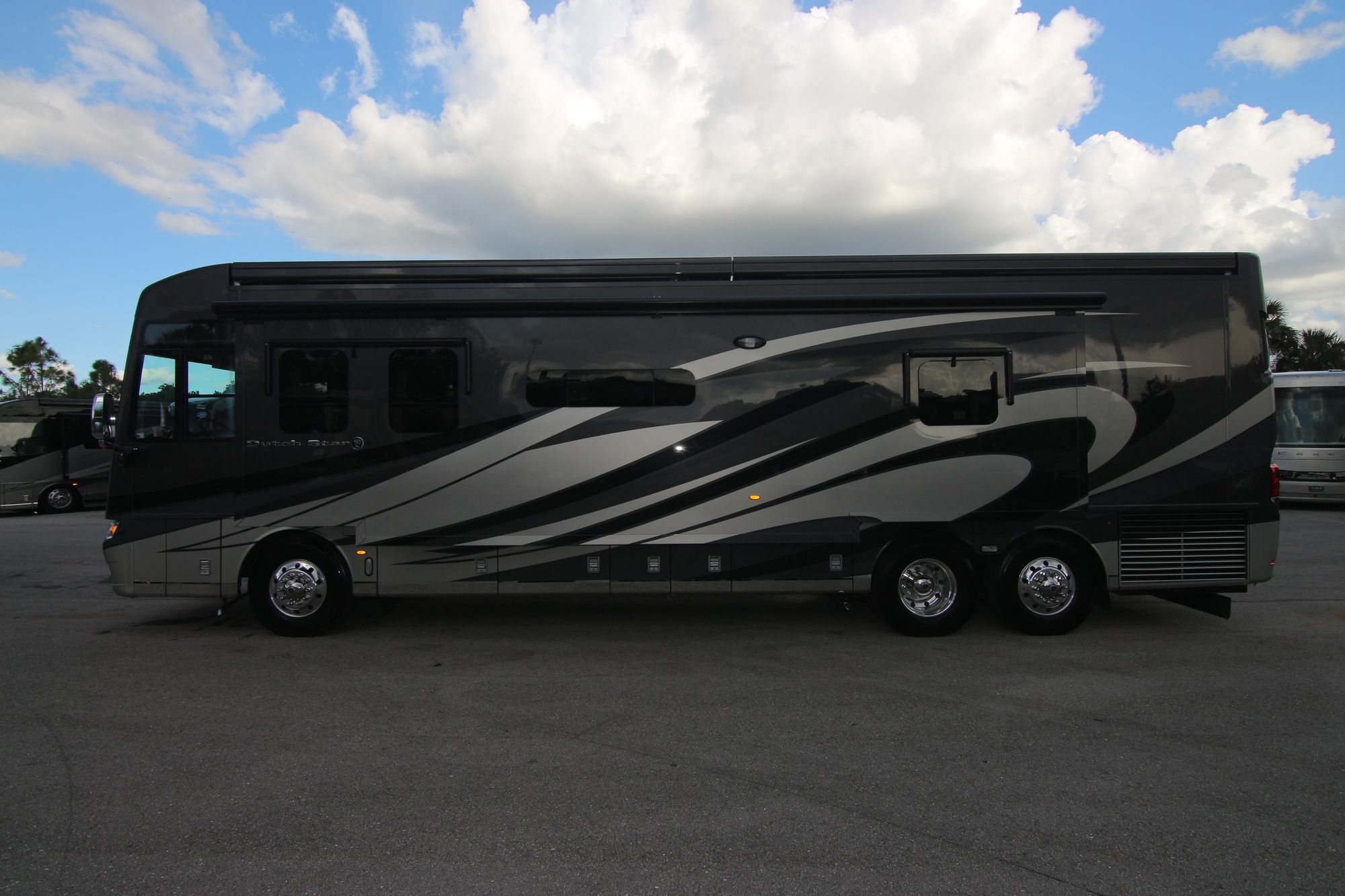 Used 2018 Newmar Dutch Star 4002 Class A  For Sale