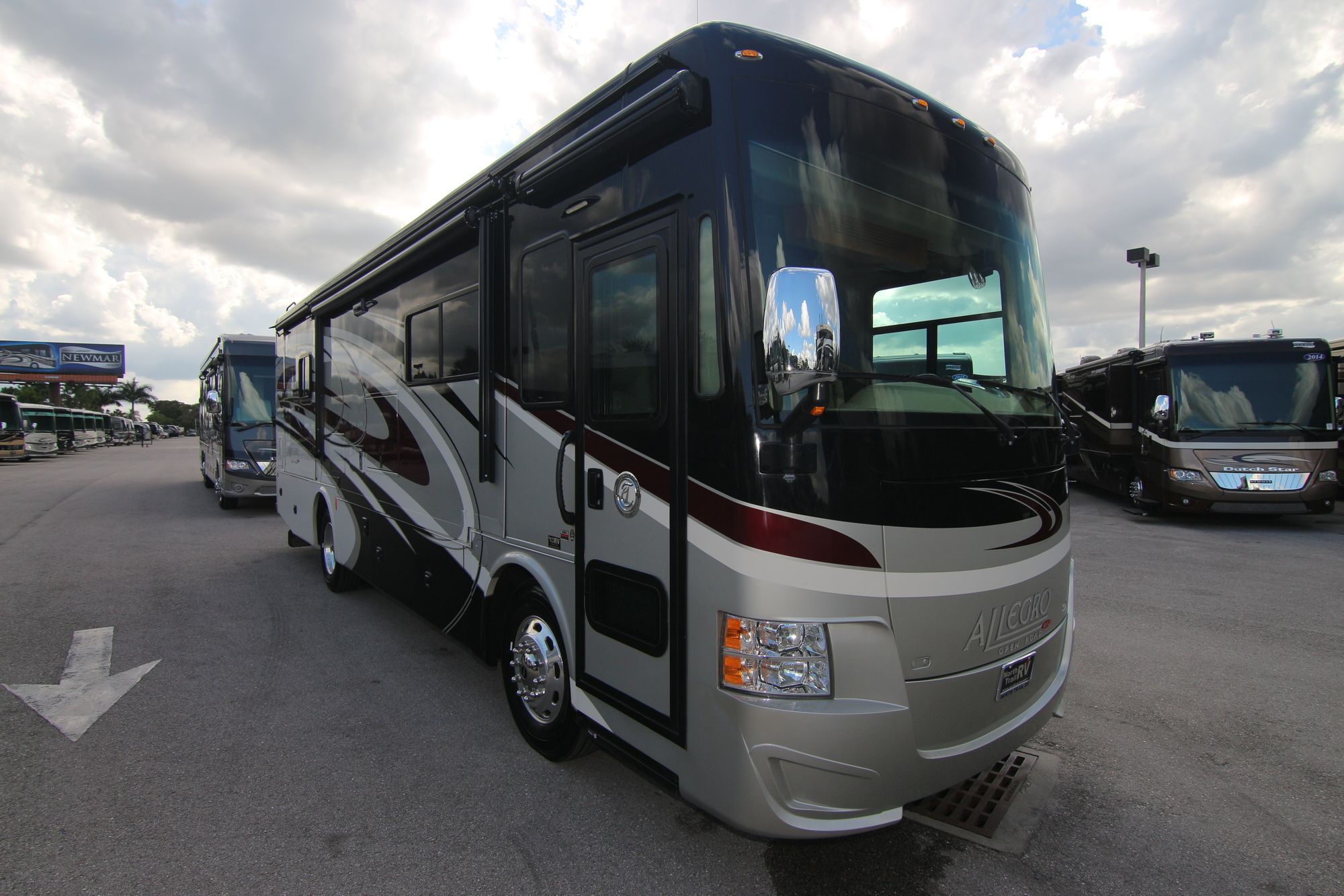 Used 2017 Tiffin Motor Homes Allegro Red 33AA Class A  For Sale