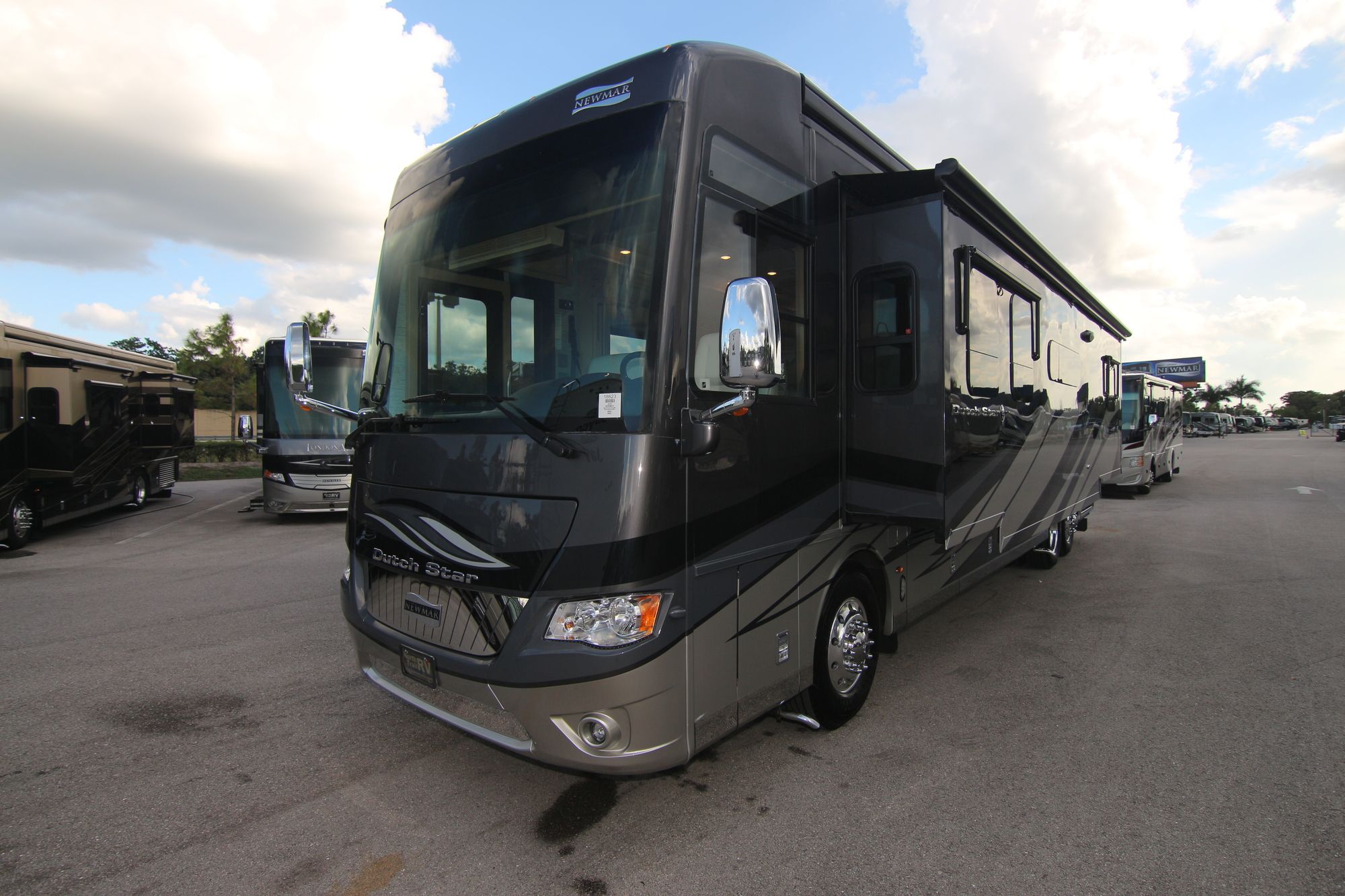 Used 2018 Newmar Dutch Star 4002 Class A  For Sale