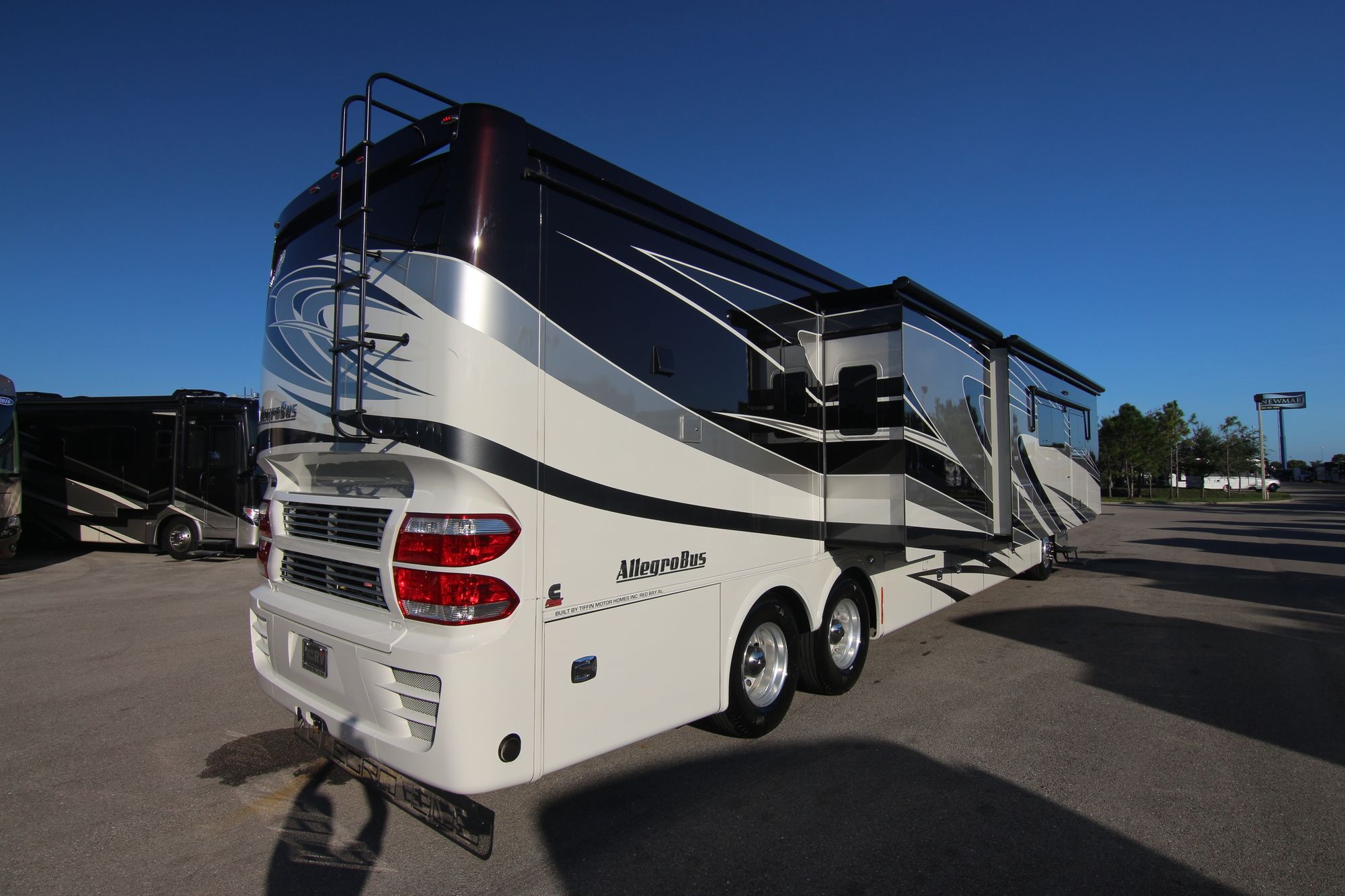 Used 2015 Tiffin Motor Homes Allegro Bus 45LP Class A  For Sale