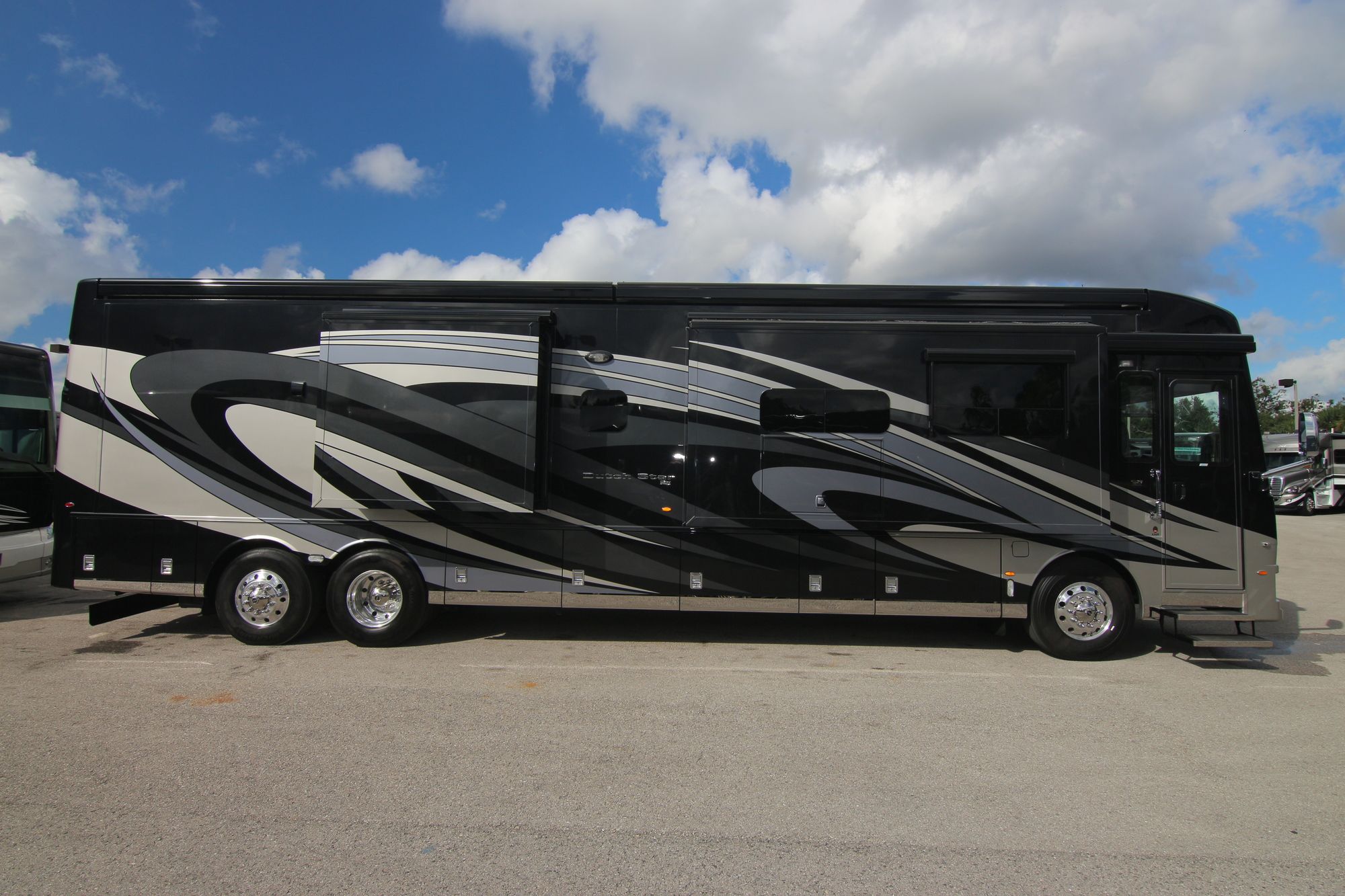 Used 2019 Newmar Dutch Star 4369 Class A  For Sale