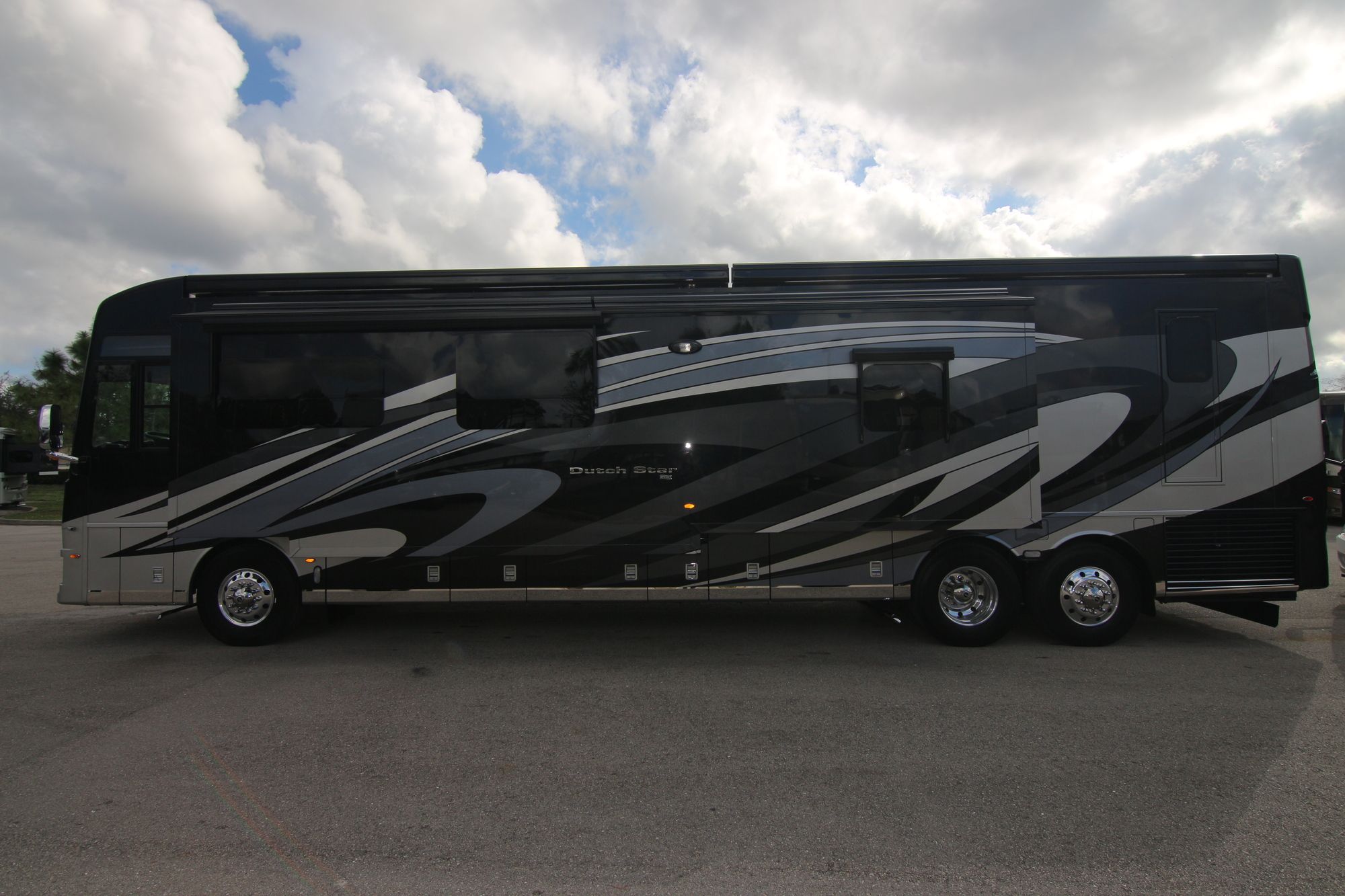 Used 2019 Newmar Dutch Star 4369 Class A  For Sale