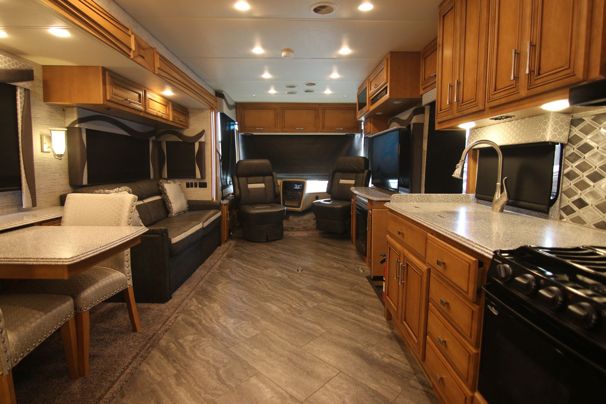 Used 2018 Newmar Canyon Star 3911 Class A  For Sale