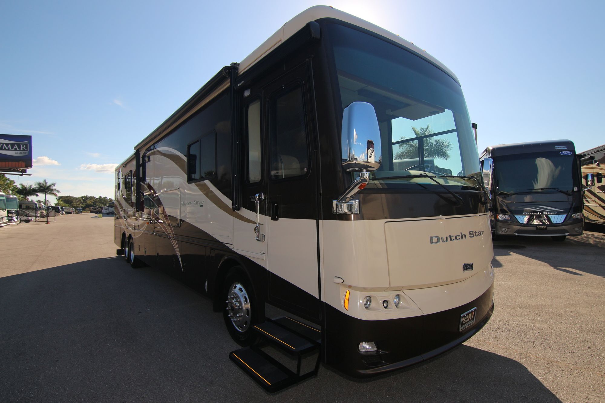 Used 2011 Newmar Dutch Star 4336 Class A  For Sale