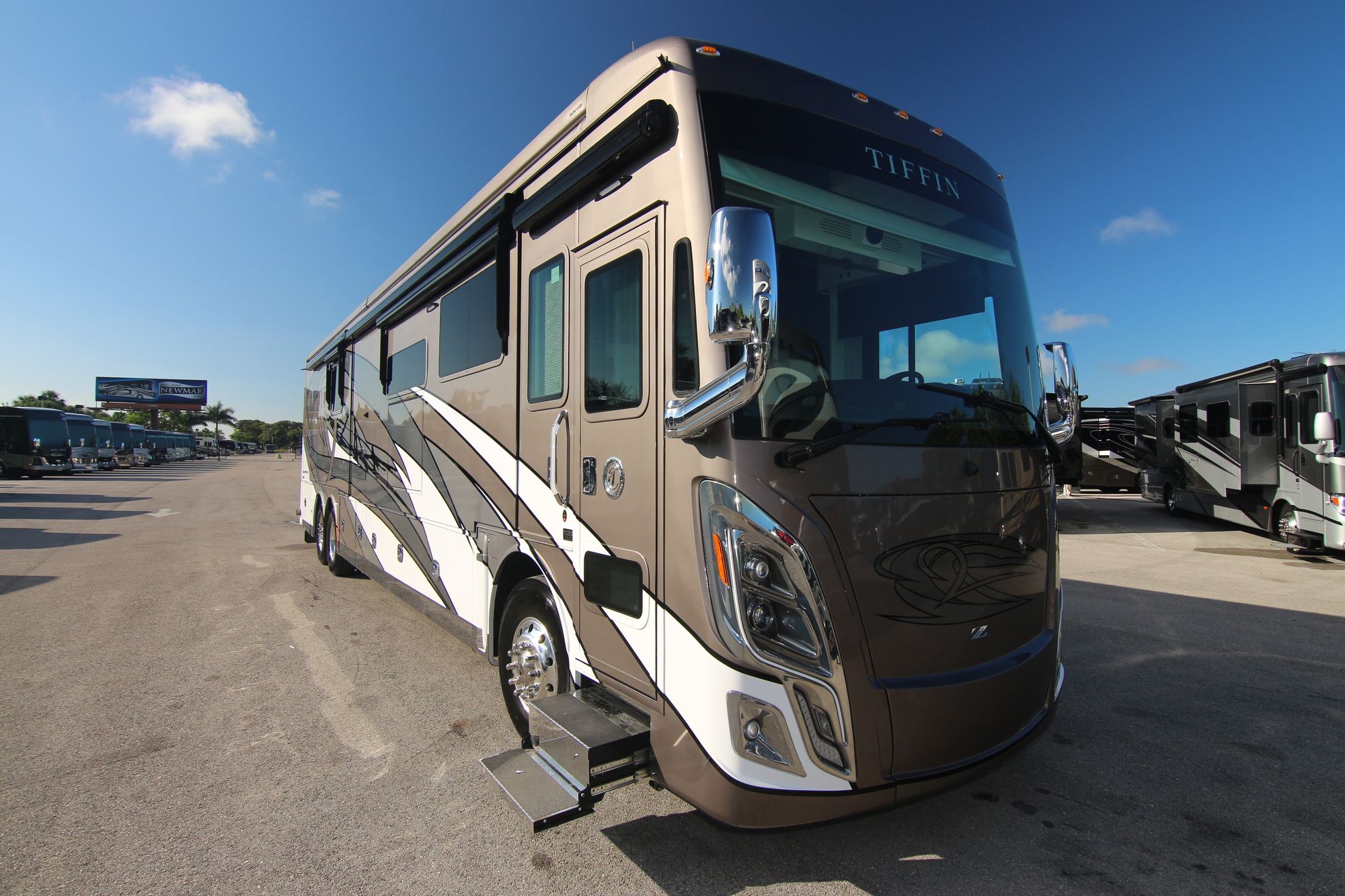 New 2020 Tiffin Motor Homes Zephyr 45PZ Class A  For Sale