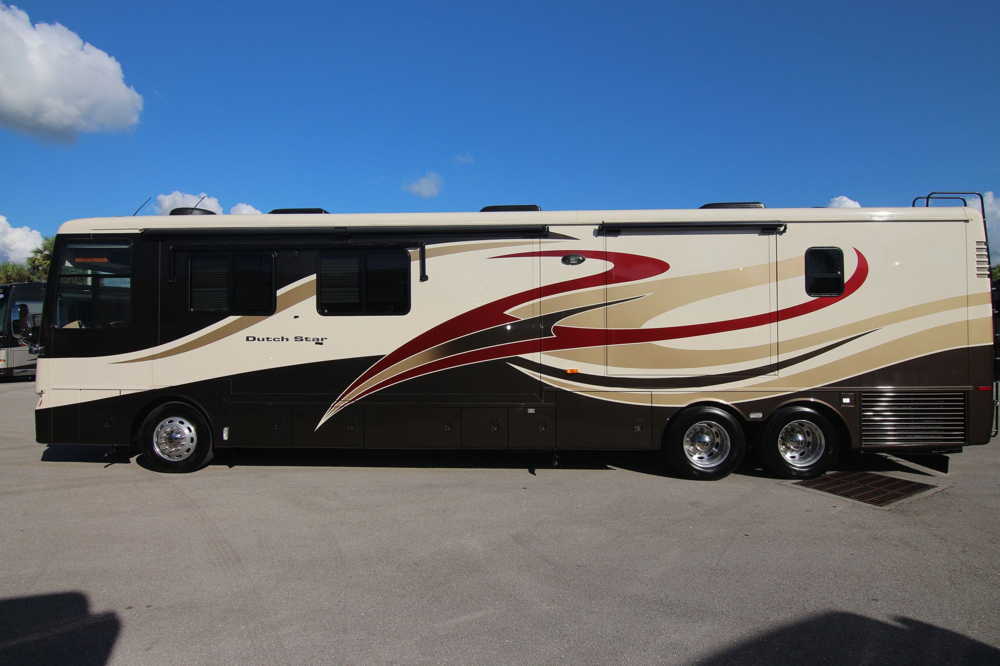 Used 2011 Newmar Dutch Star 4336 Class A  For Sale