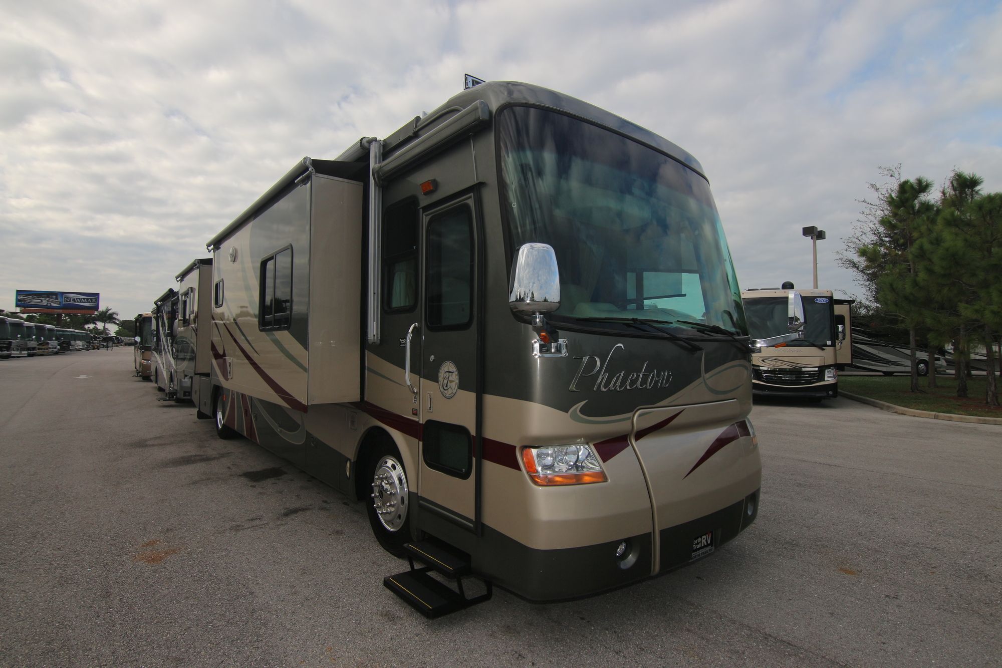 Used 2006 Tiffin Motor Homes Phaeton 40QDH Class A  For Sale