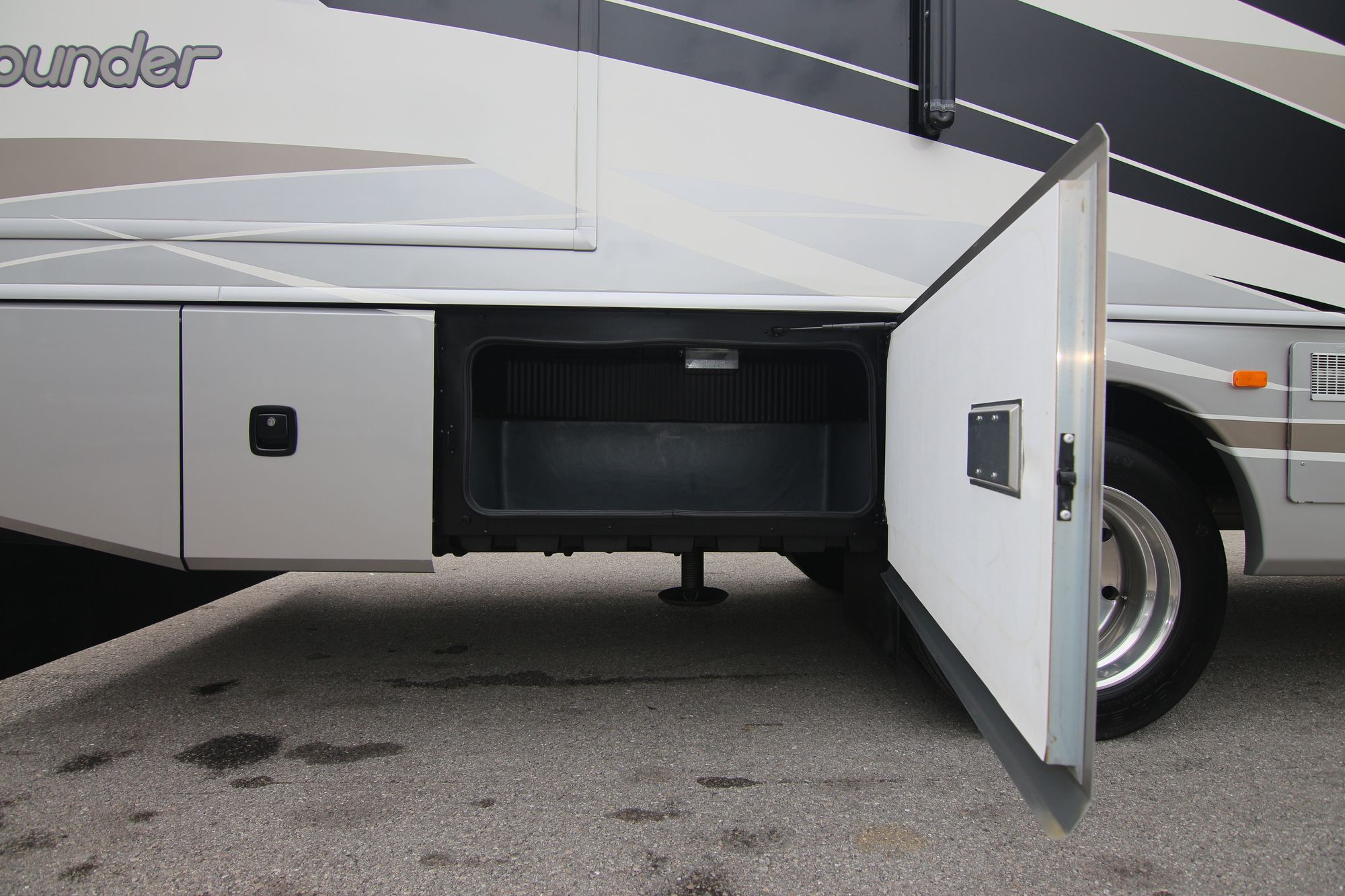 Used 2015 Fleetwood Bounder 33C Class A  For Sale