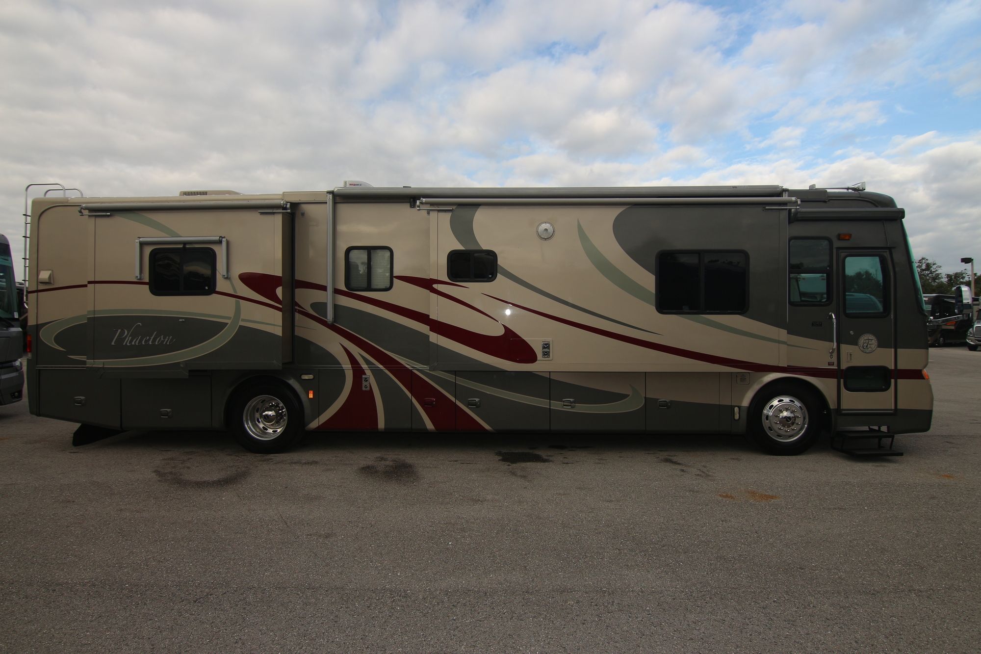 Used 2006 Tiffin Motor Homes Phaeton 40QDH Class A  For Sale