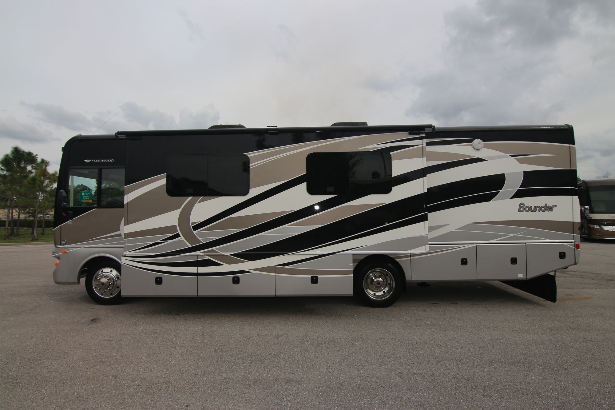 Used 2015 Fleetwood Bounder 33C Class A  For Sale