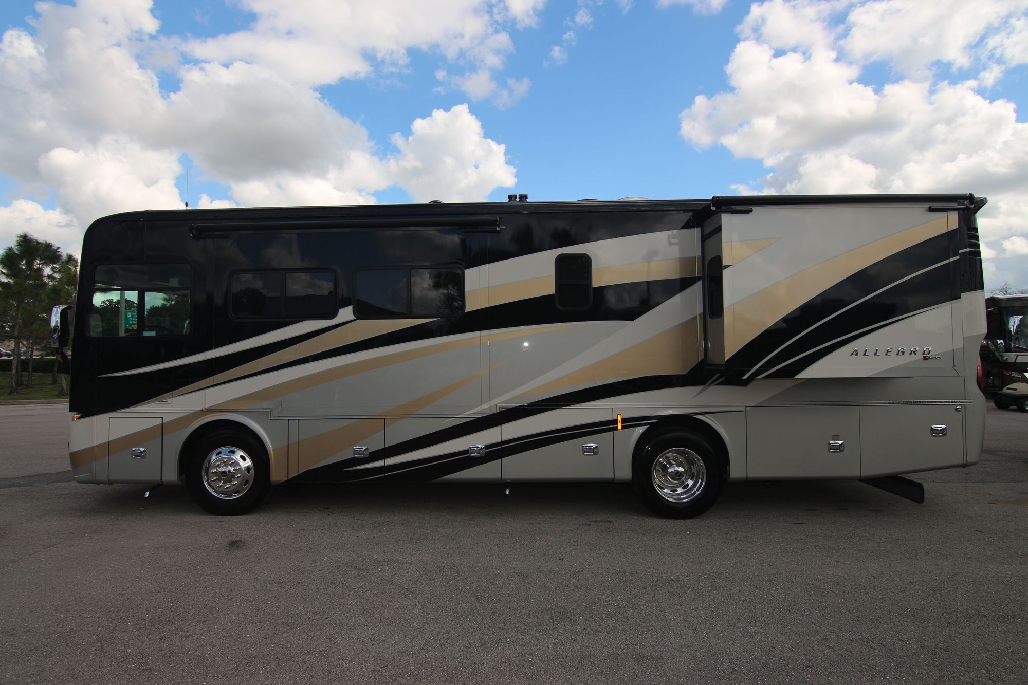 New 2020 Tiffin Motor Homes Allegro Red 33AA Class A  For Sale