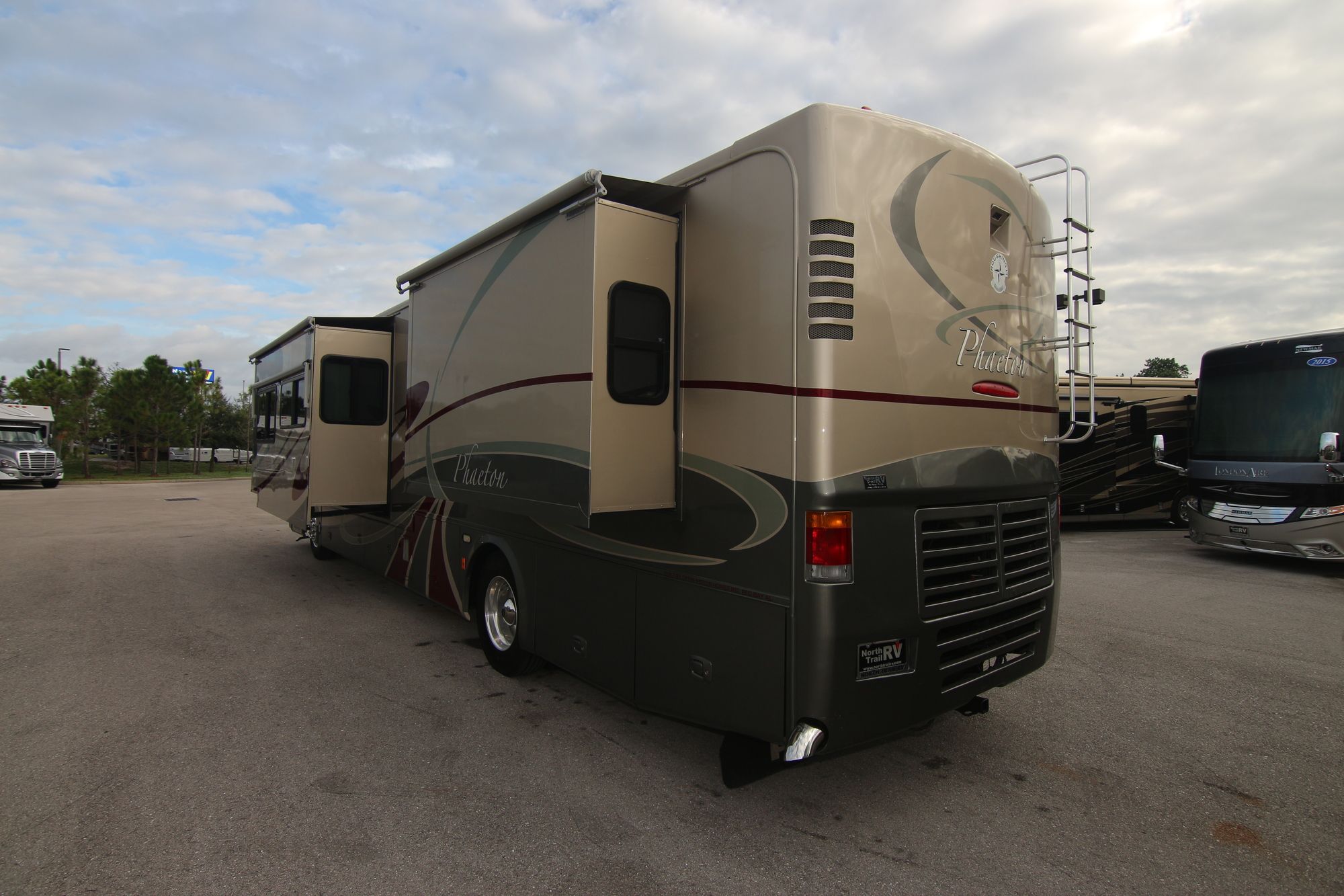 Used 2006 Tiffin Motor Homes Phaeton 40QDH Class A  For Sale