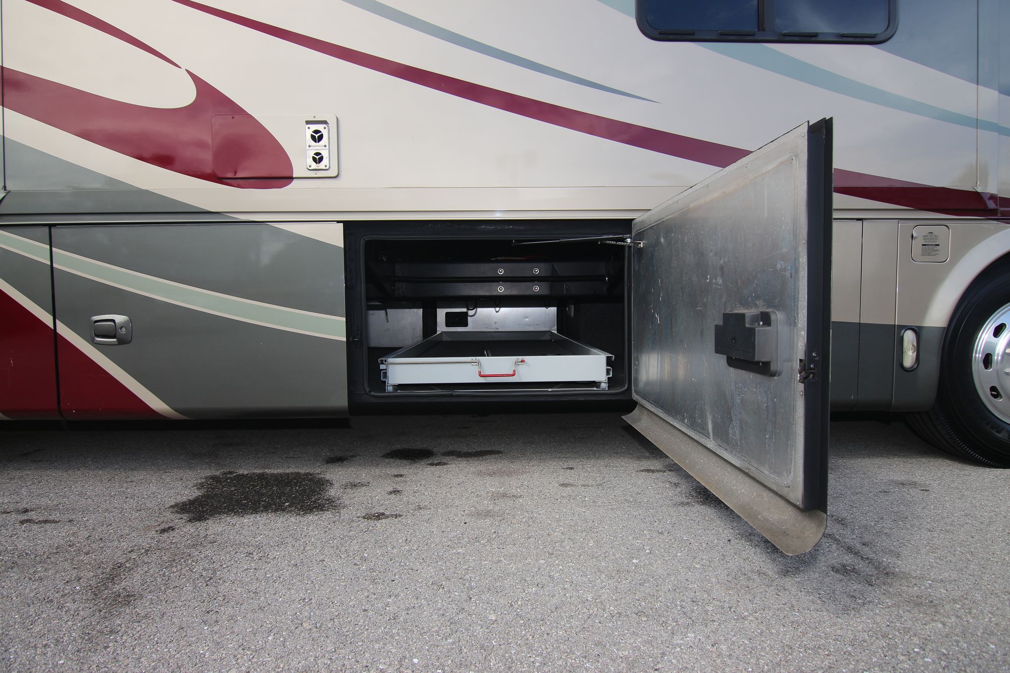 Used 2006 Tiffin Motor Homes Phaeton 40QDH Class A  For Sale