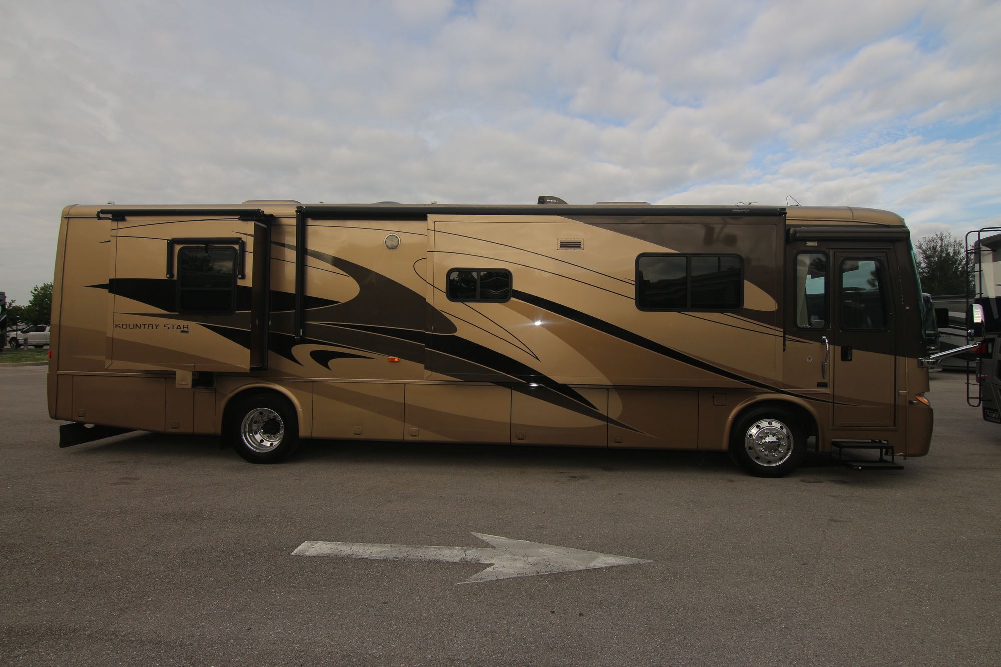 Used 2007 Newmar Kountry Star 3910 Class A  For Sale