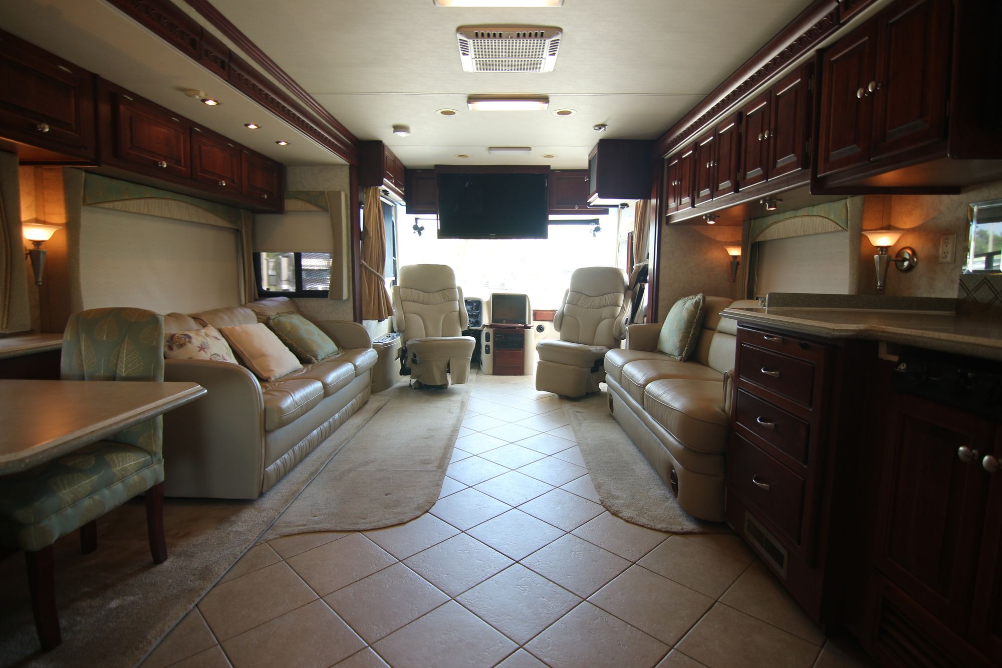 Used 2006 Tiffin Motor Homes Phaeton 40QDH Class A  For Sale