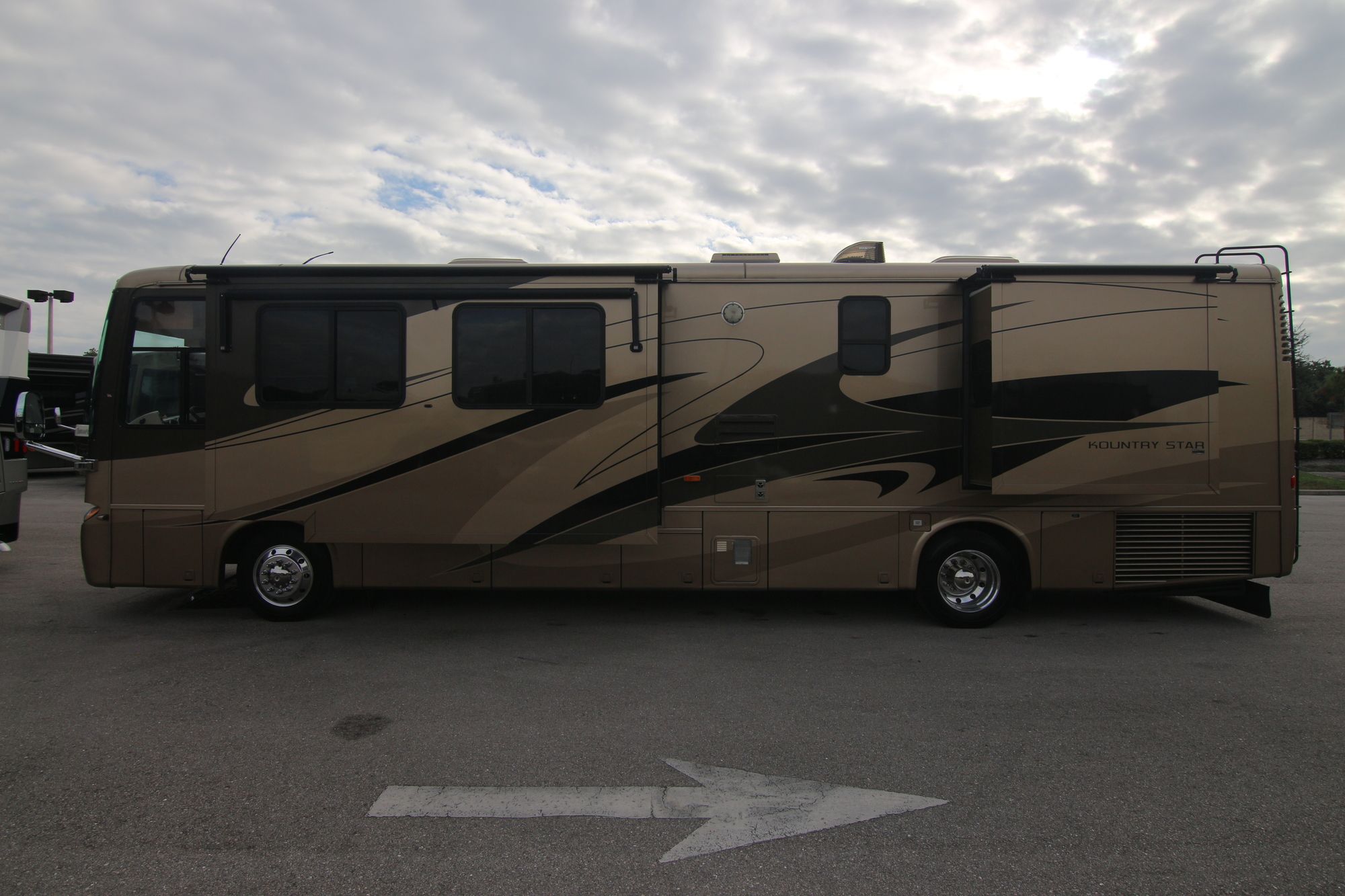 Used 2007 Newmar Kountry Star 3910 Class A  For Sale
