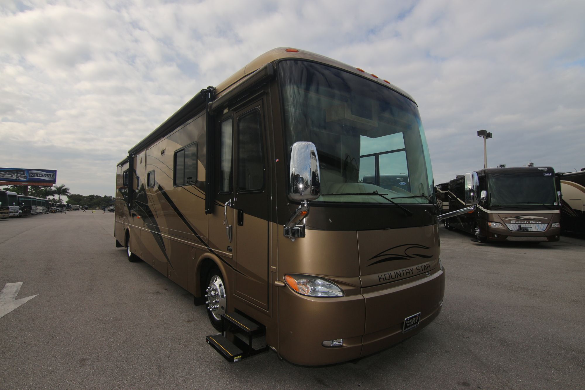 Used 2007 Newmar Kountry Star 3910 Class A  For Sale